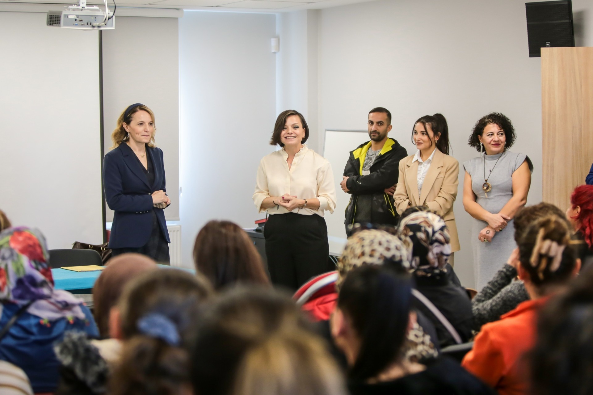 Karabağlar Belediyesi Çalıkuşu Semt Merkezi'nde çocuklar ve aileleri için bilinçlendirme etkinlikleri düzenlendi
