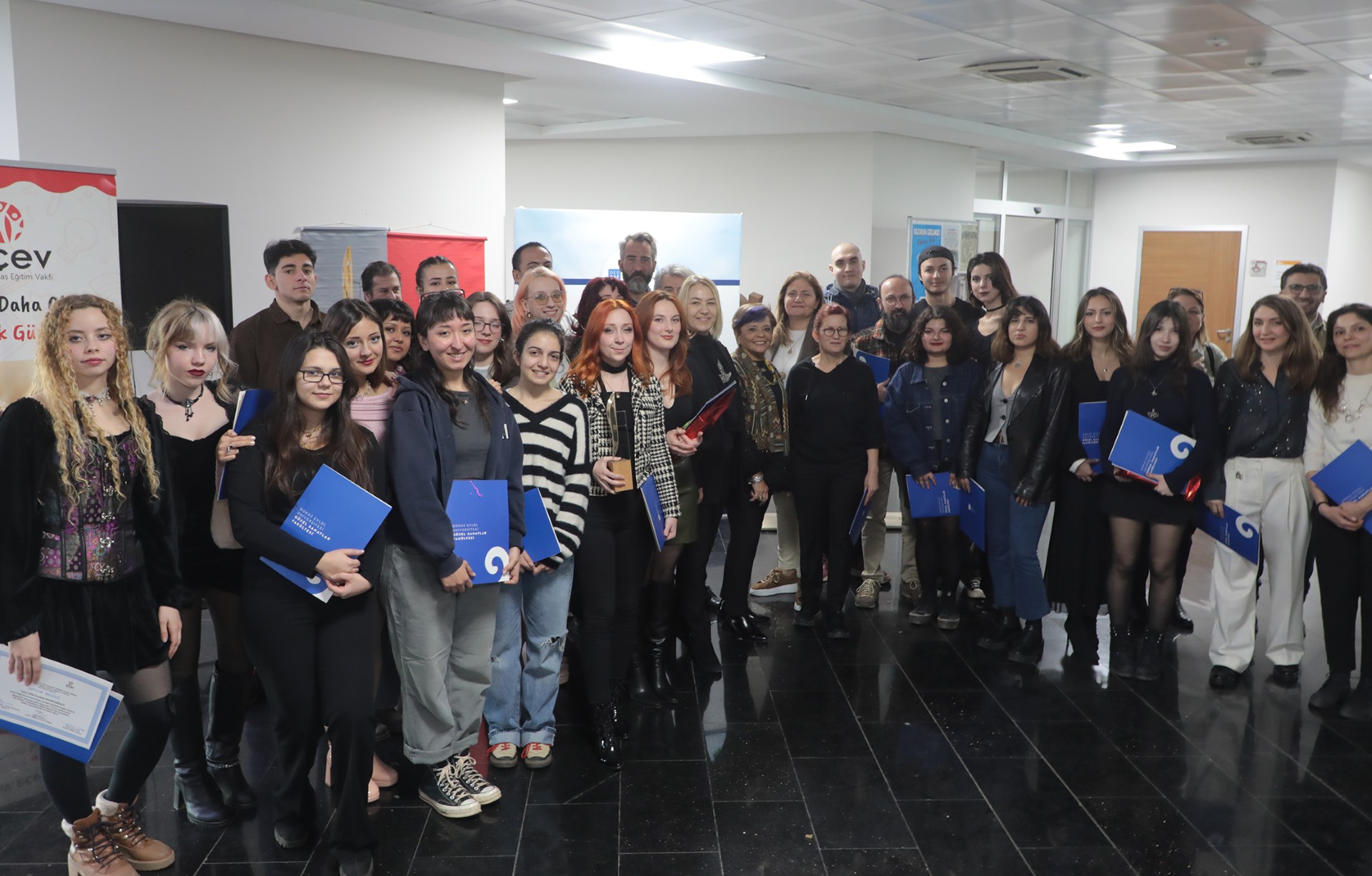 DEÜ'NÜN EV SAHİPLİĞİNDE 22. EÇEV HEYKEL YARIŞMASI SONA ERDİ