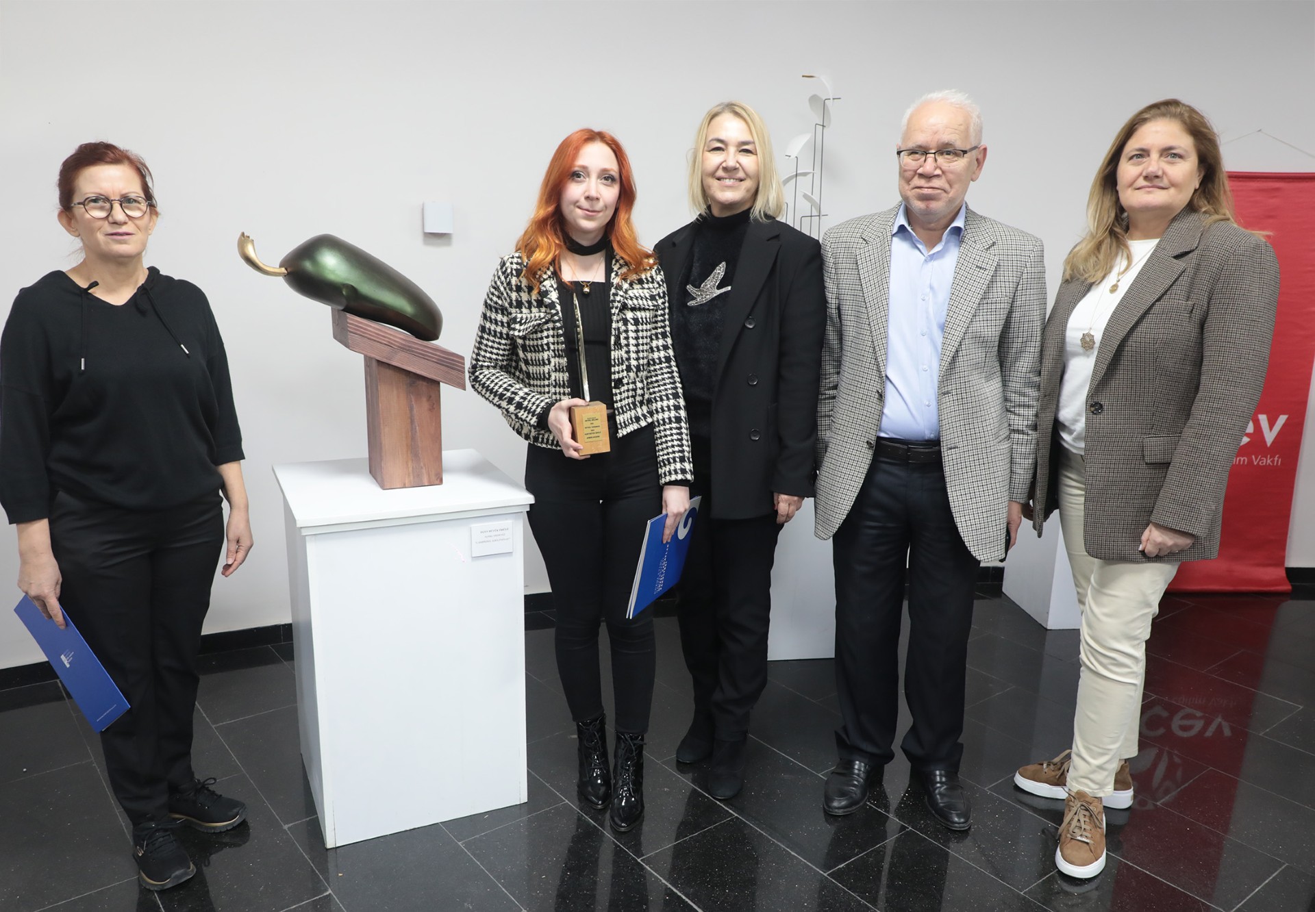 DEÜ'NÜN EV SAHİPLİĞİNDE 22. EÇEV HEYKEL YARIŞMASI SONA ERDİ