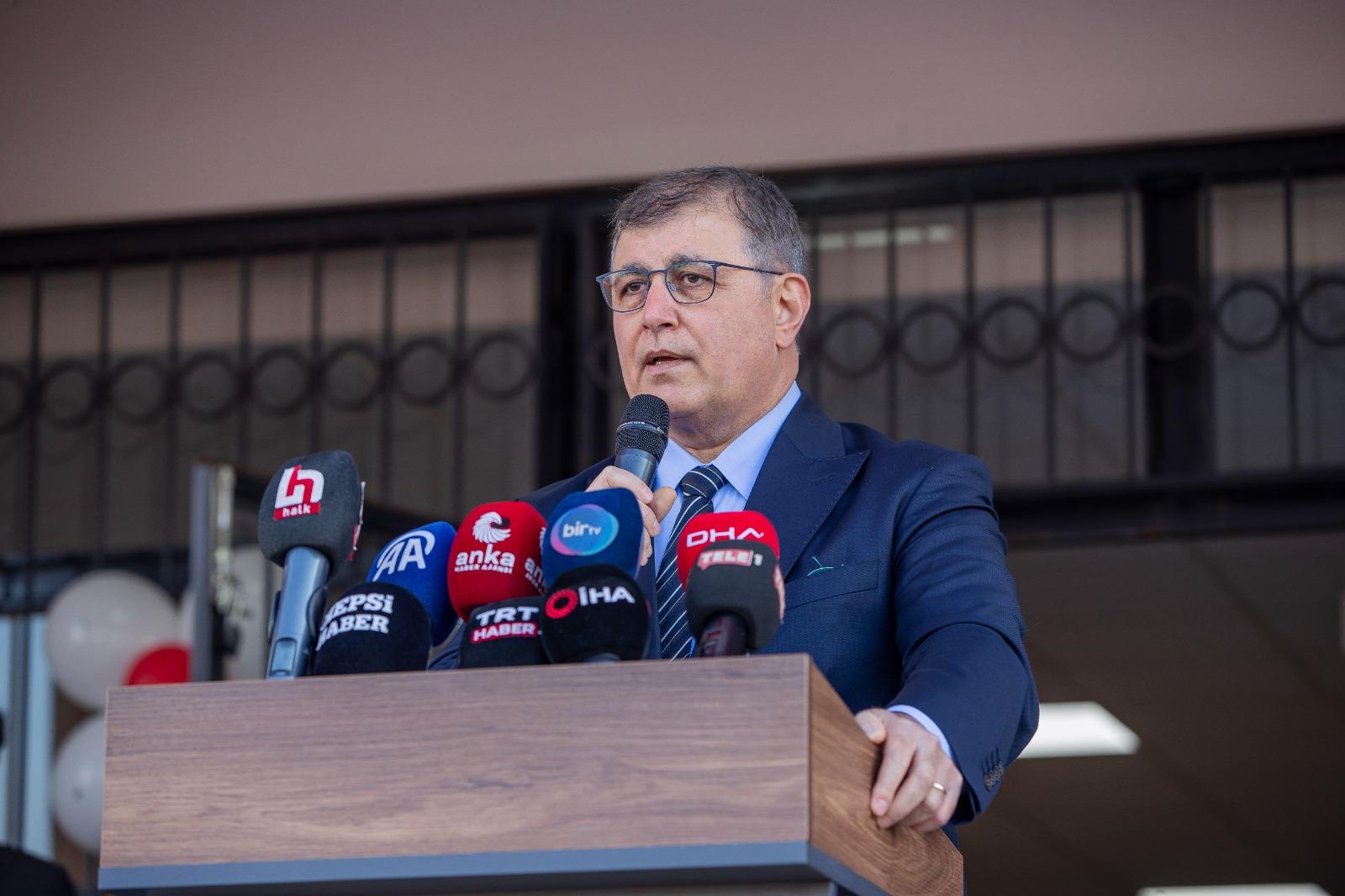 CHP Genel Başkanı Özgür Özel, Kemalpaşa'da okul ve kent lokantası açılışı yaptı