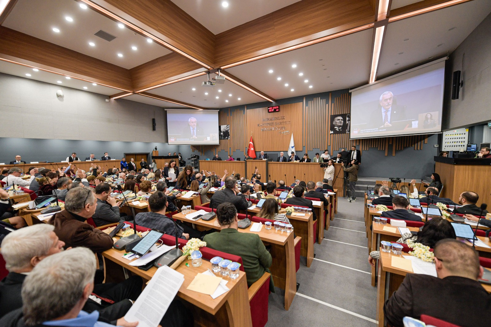 Kentsel dönüşümde hak sahipleri için 12 bin TL’lik kira önergesi