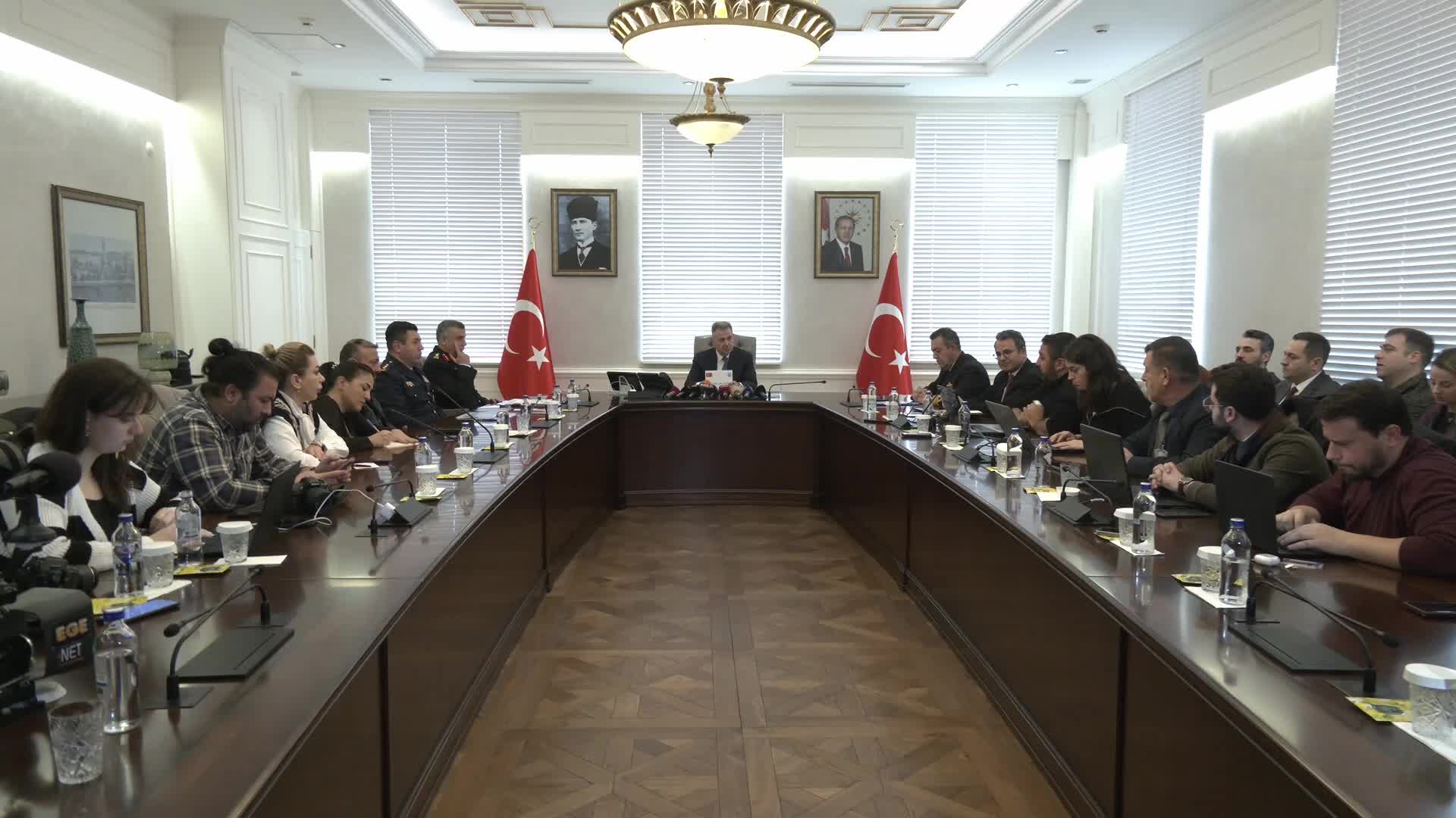 İzmir Valisi Süleyman Elban'dan Güvenlik ve Asayiş Toplantısı