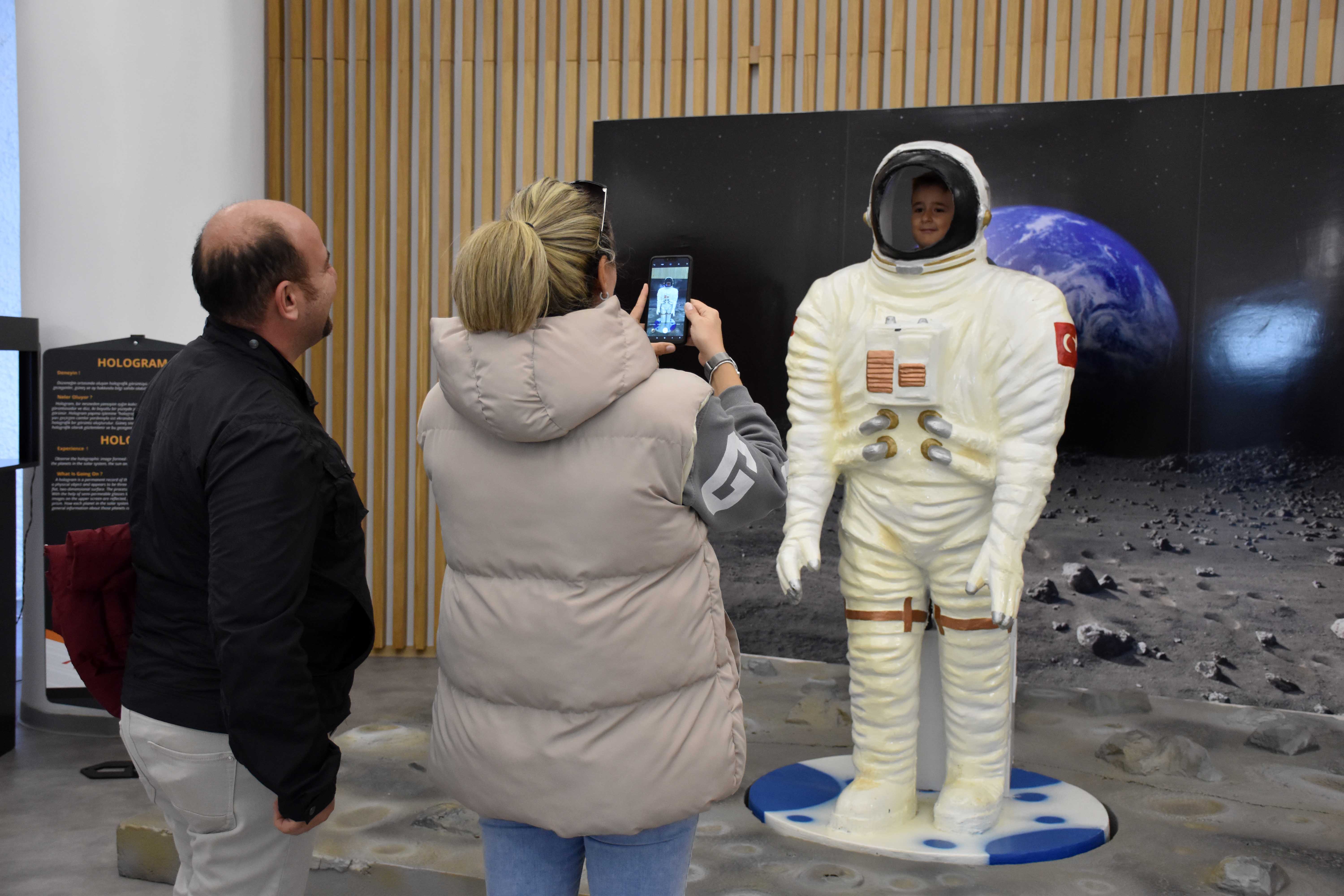 Karabağlar’da yarıyıl tatili çocuklar için sanat ve eğlenceyle dolu