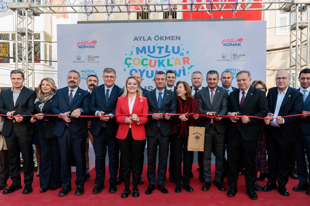 Ayla Ökmen Oyun Evi açıldı: Kurdeleyi CHP Lideri Özel kesti