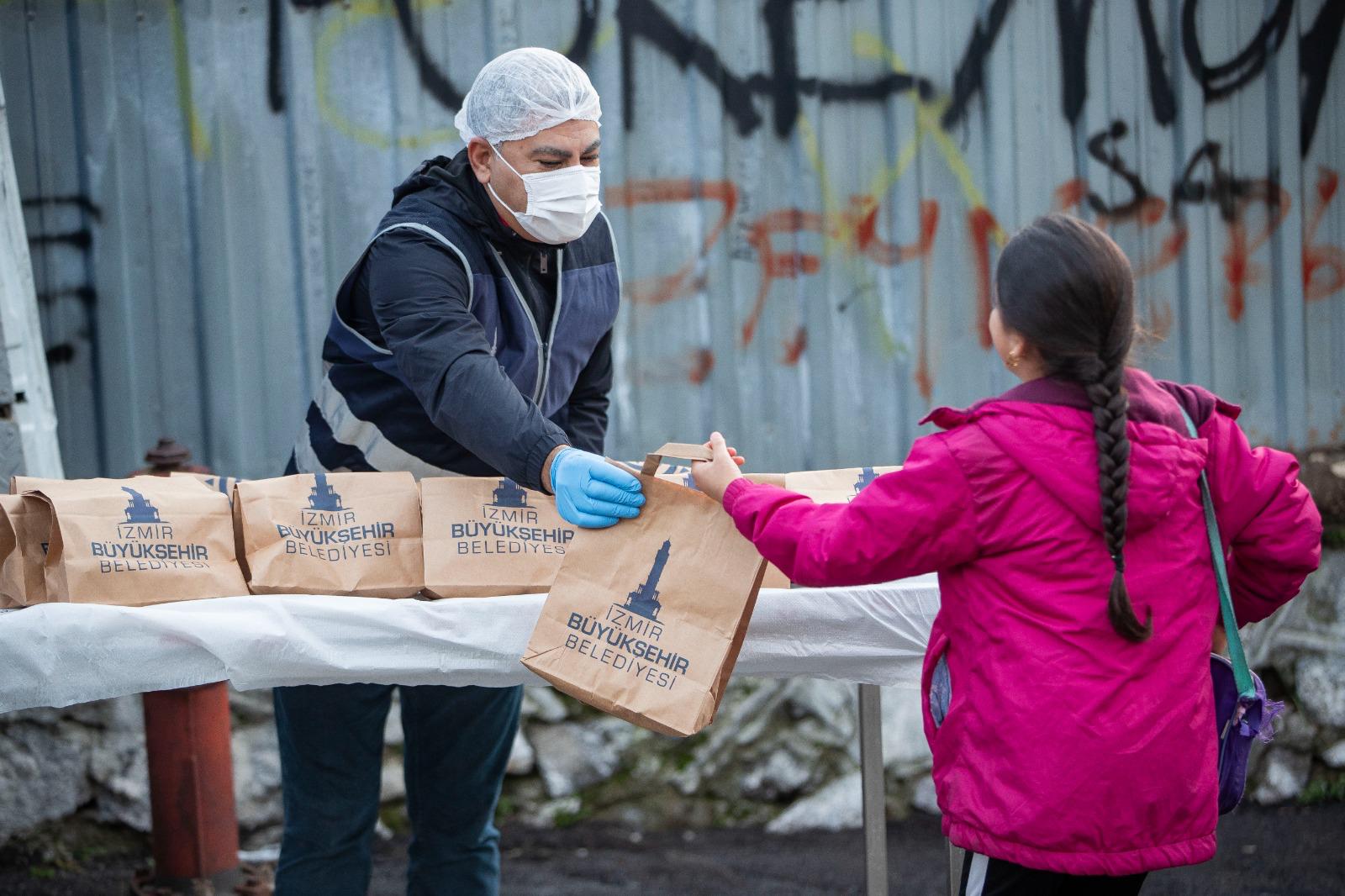 Büyükşehir’den miniklere beslenme paketi
