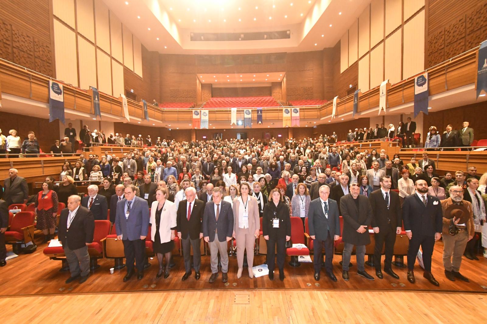 İzmir Kent Konseyi Başkanı  Özgür Topaç oldu