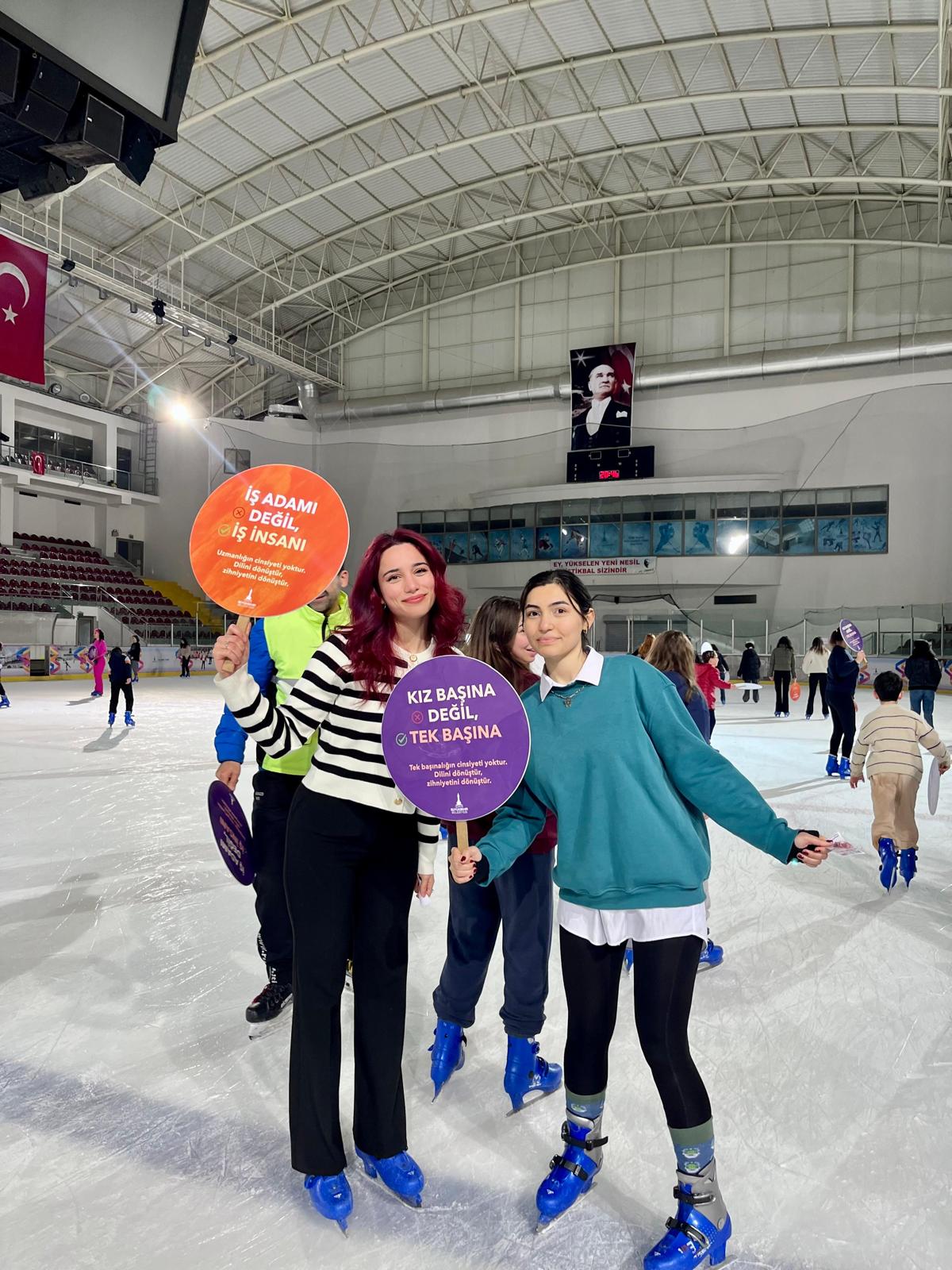 Kadınlar buz pistinde buluştu