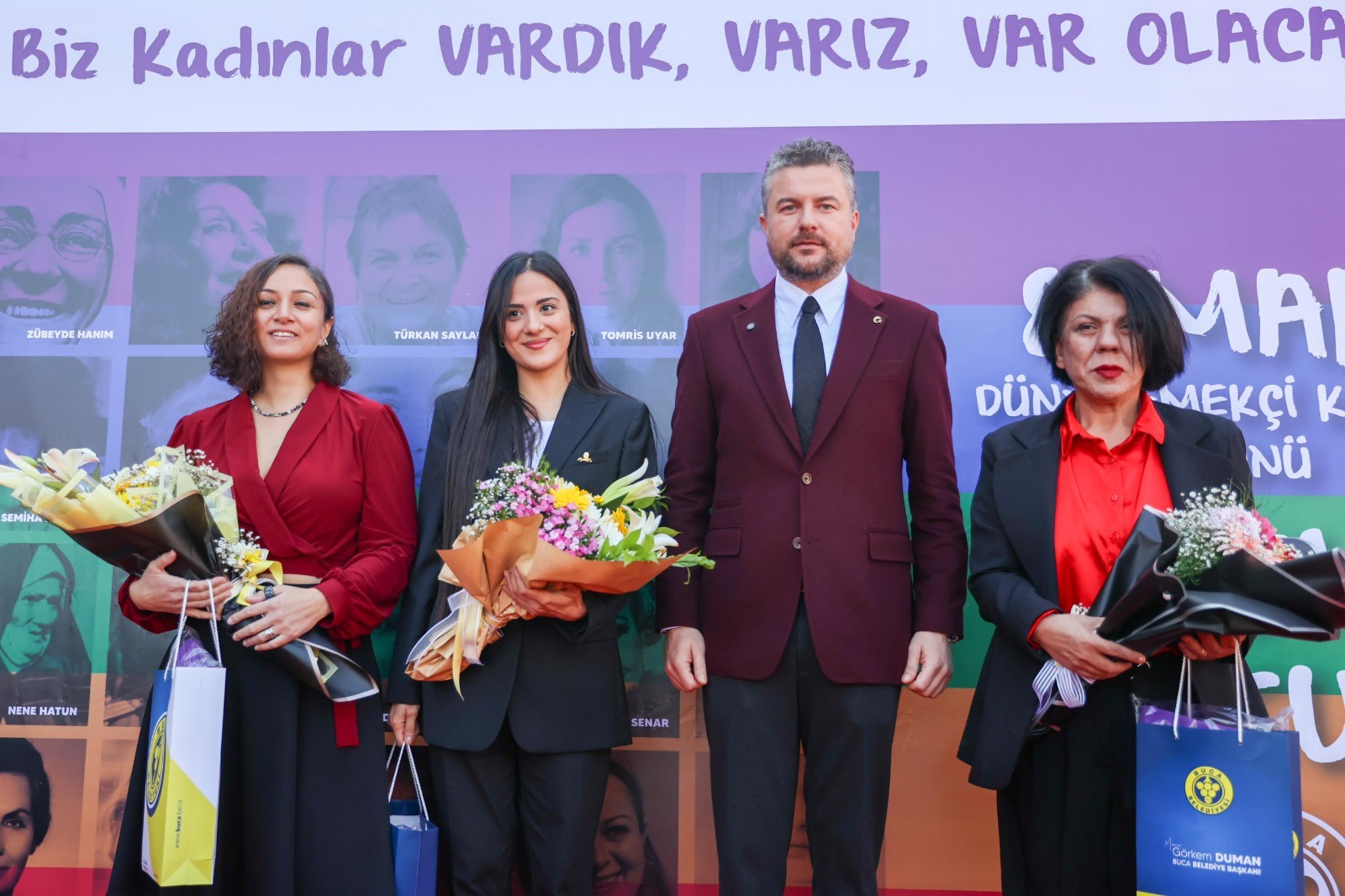 Buca’da balonlar gökyüzüne kadın emeği için yükseldi