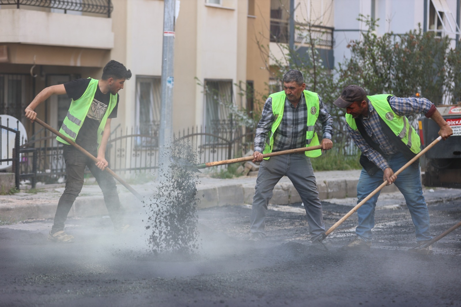 Başkan Görkem Duman, ilçede asfalt seferberliğini sürdürüyor