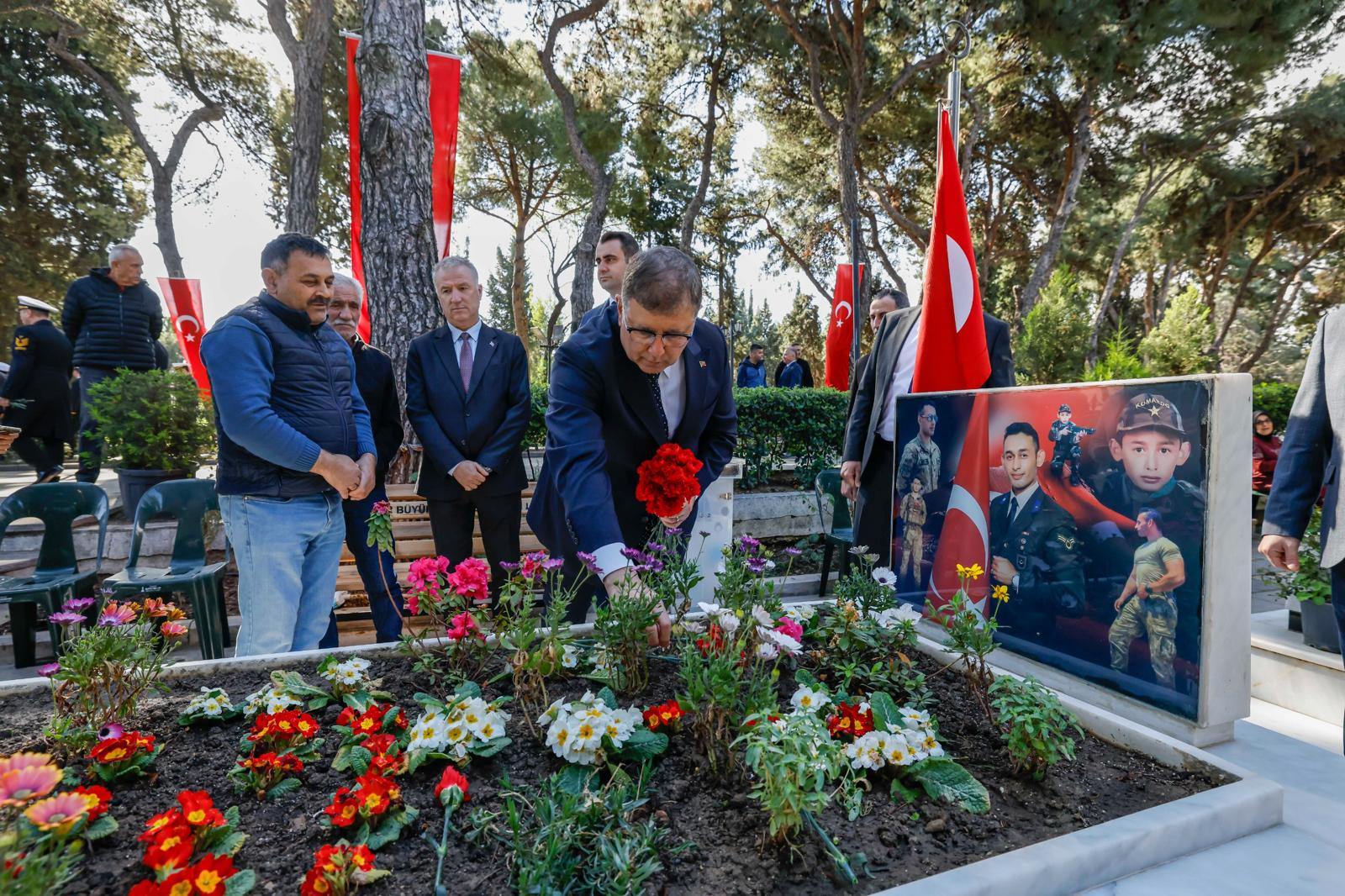 Kadifekale Şehitliği'nde duygulandıran tören