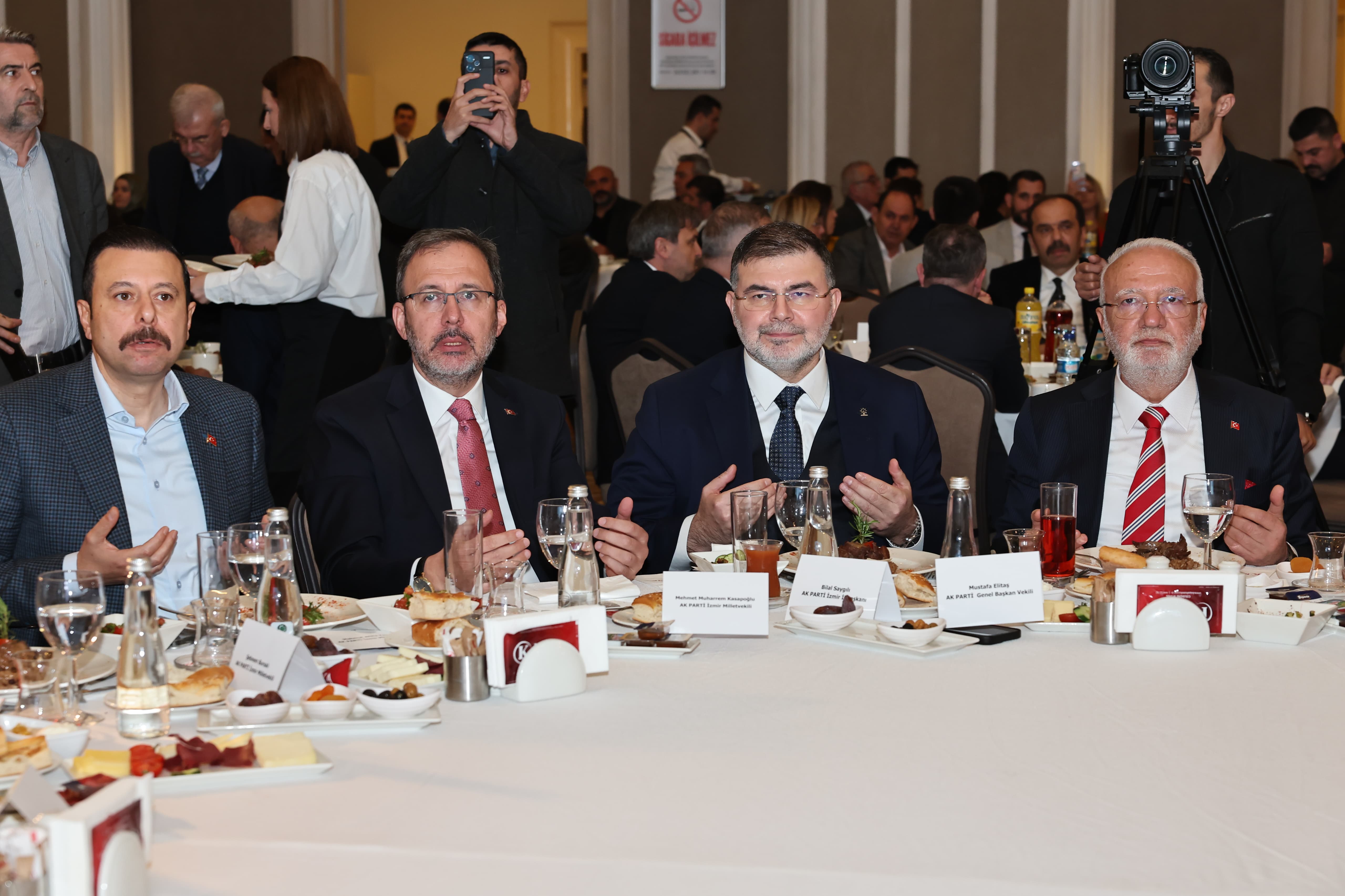 AK Parti İzmir İl Başkanı Saygılı'dan CHP'ye sert çıkış! ''Bir ömür çalışsanız, Recep Tayyip Erdoğan'ın bu ülke ve millet için yaptıklarının zekatını çıkaramazsınız''