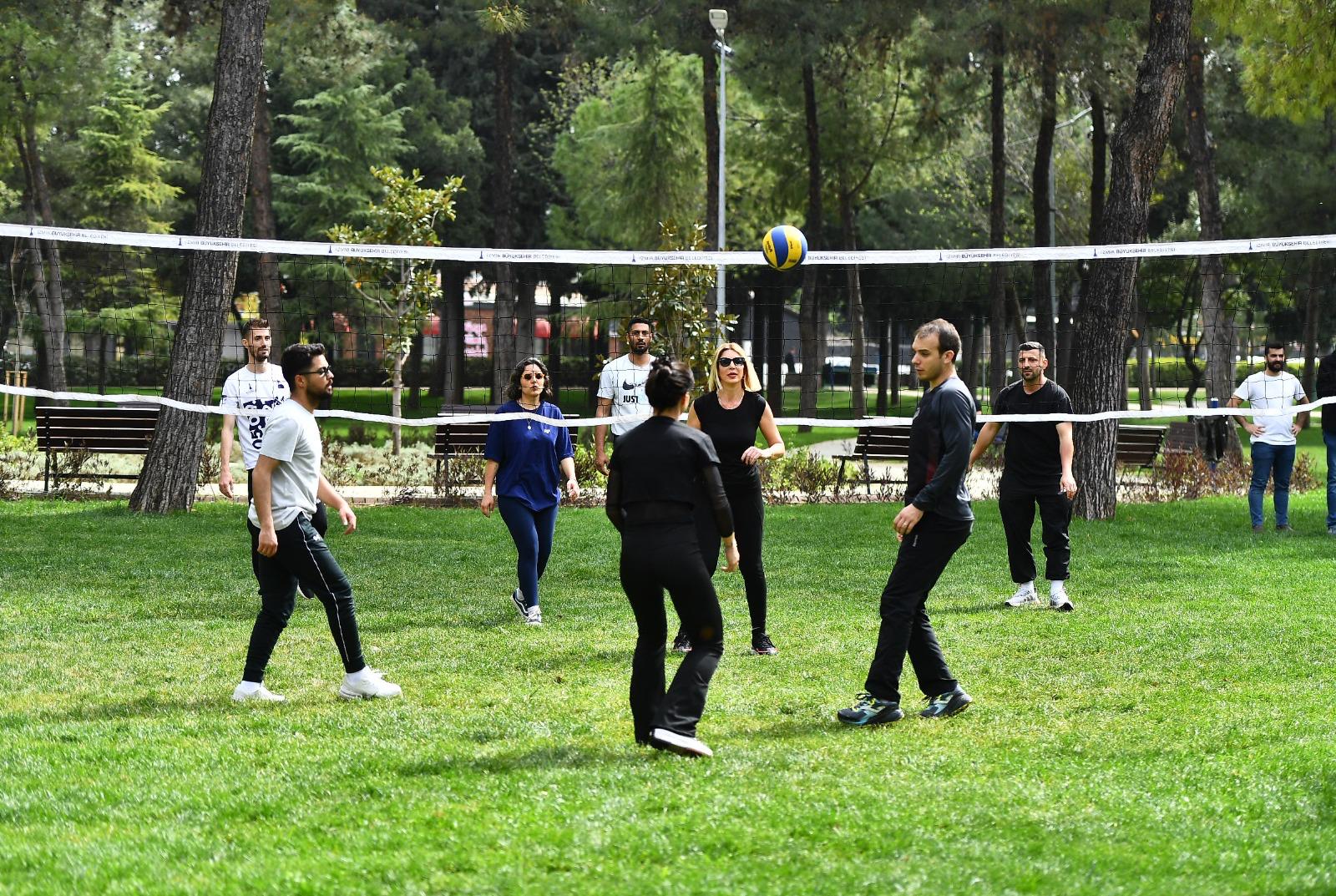 İzmir’in ilk spor istasyonu Hasanağa Bahçesi’nde açıldı