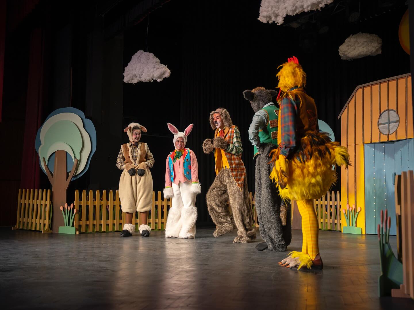 Alkışlar Karabağlar Kent Tiyatrosu’na