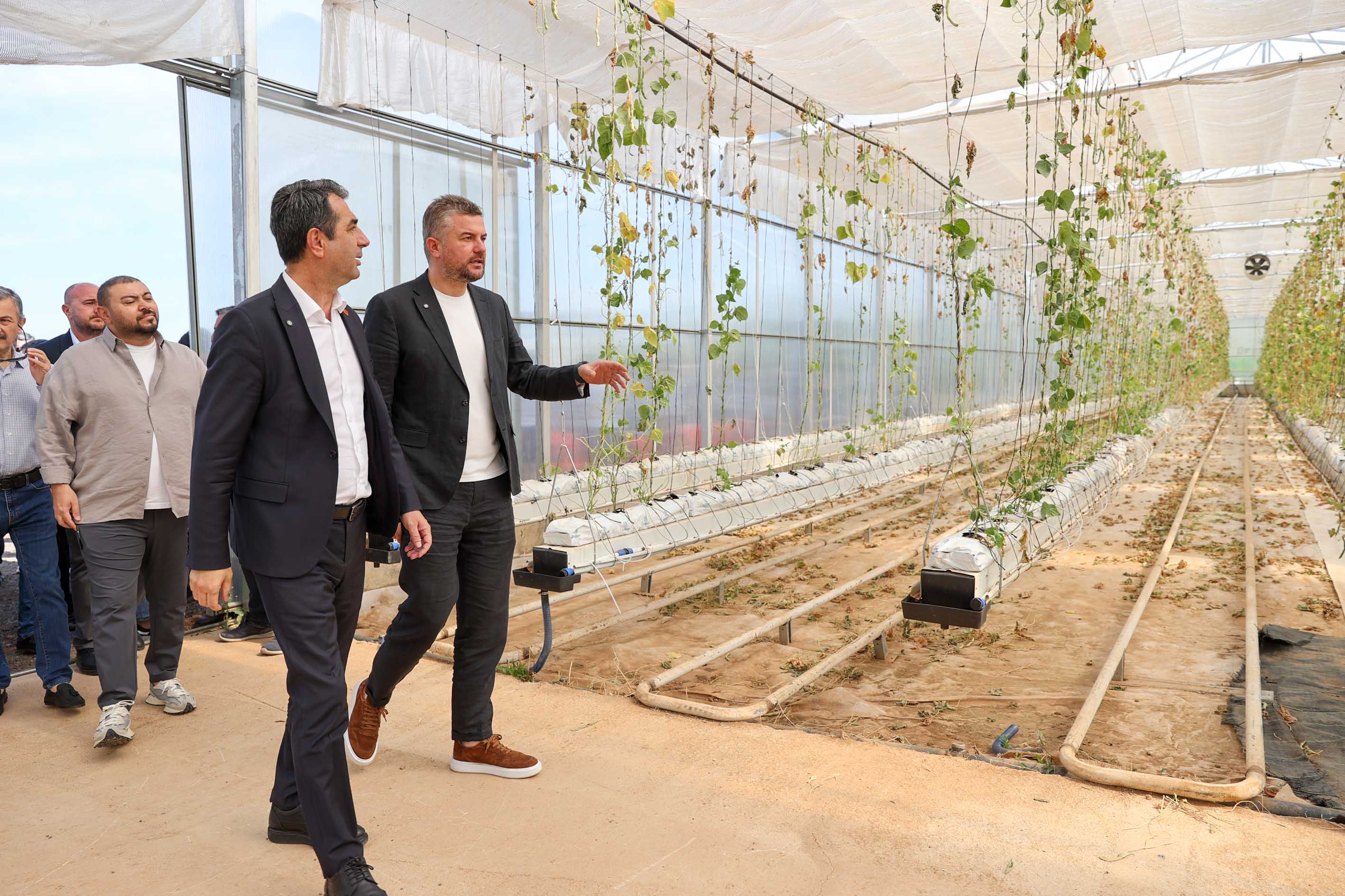 BUCA'DA BİN UMUT FİDESİ TOPRAKLA BULUŞTU