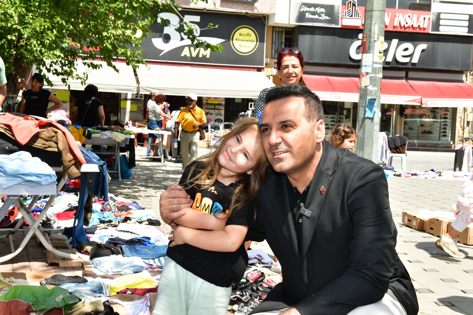 Çiğli’de dayanışma ve sürdürülebilirlik buluştu: 2. El eşya ve kıyafet kermesi yoğun ilgi gördü