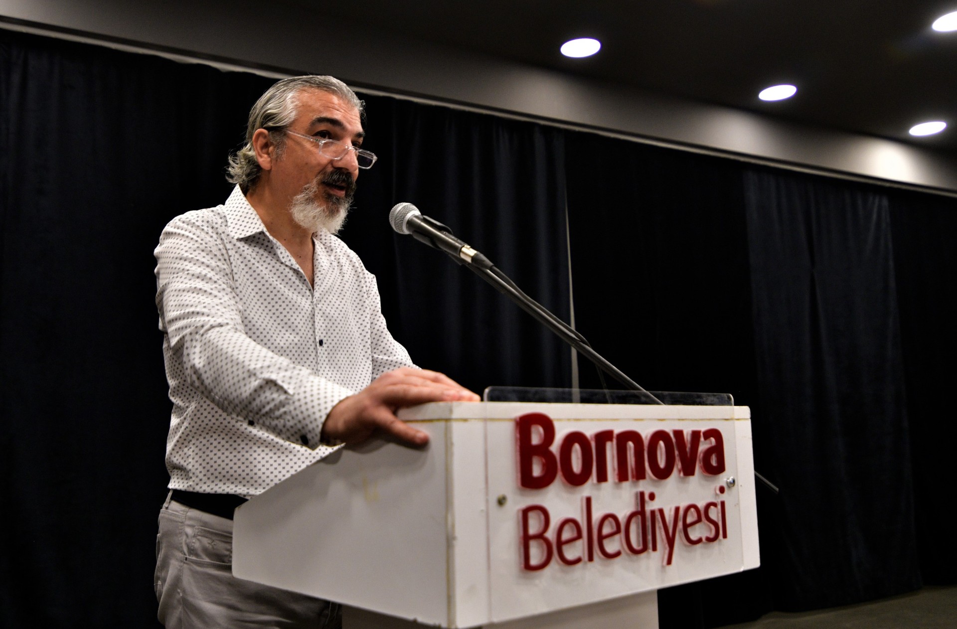 Bornova’da şiirle mevsimlere dokunuş