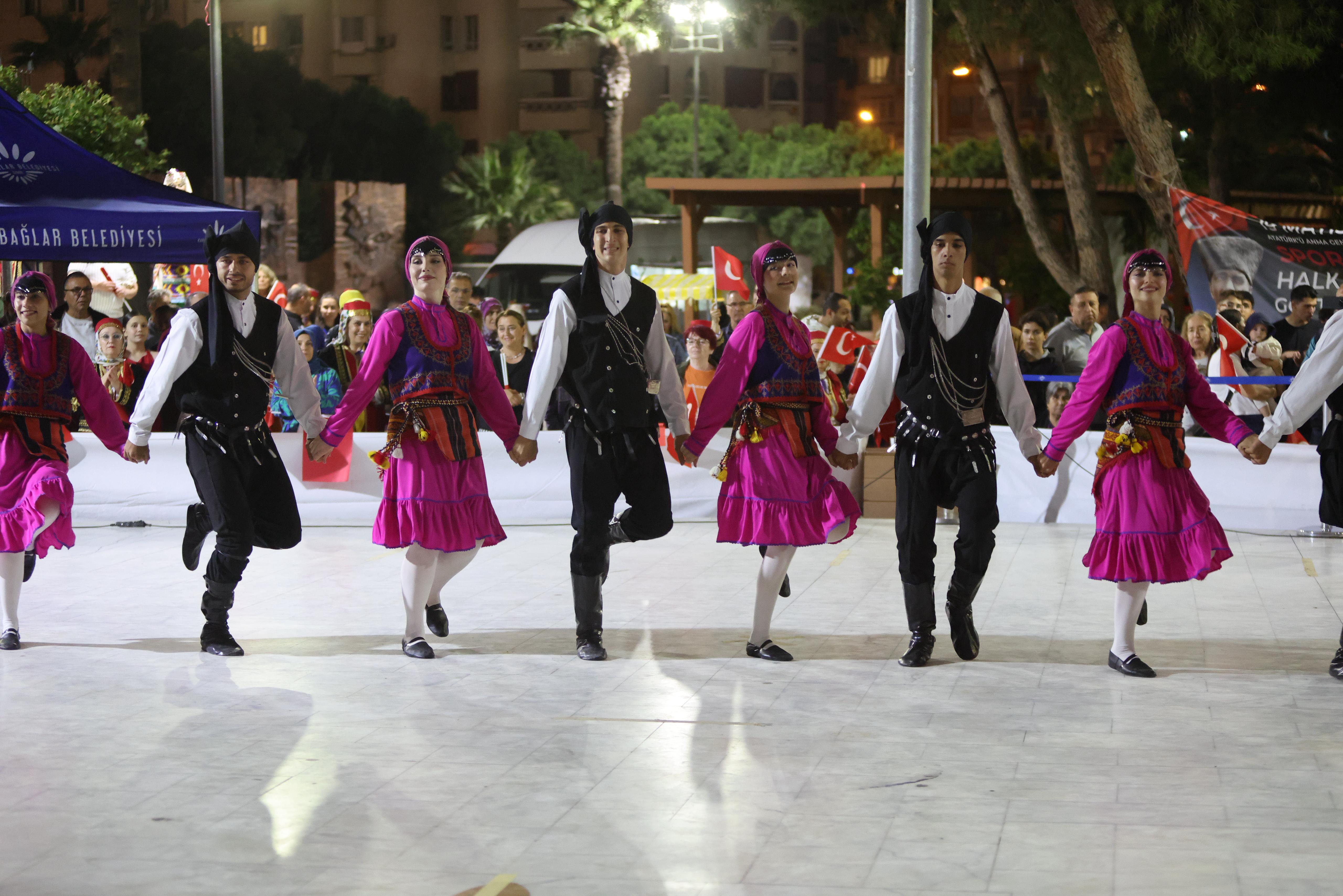 Karabağlar’da 19 Mayıs coşkusu halk oyunlarıyla taçlandı
