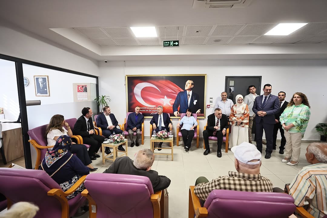 Vali Elban’dan Bayramda Anlamlı Ziyaret: Huzurevi Sakinleriyle Bayramlaştı