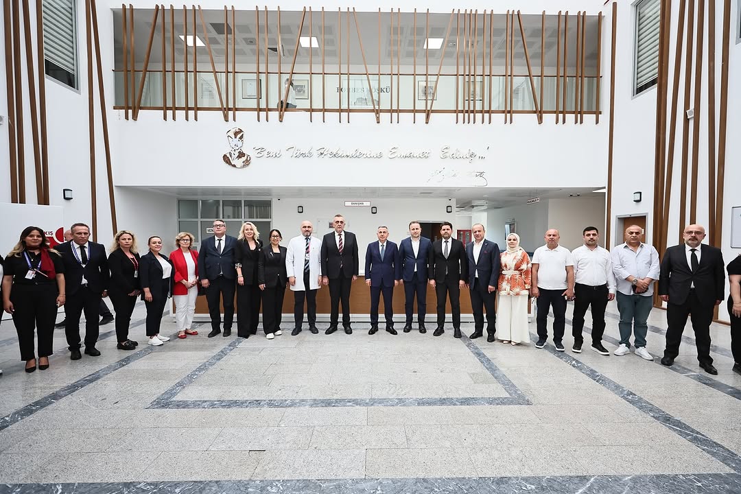 Vali Elban’dan Bayramda Anlamlı Ziyaret: “Bayram, En Zor Anda Dayanışmanın Adıdır”