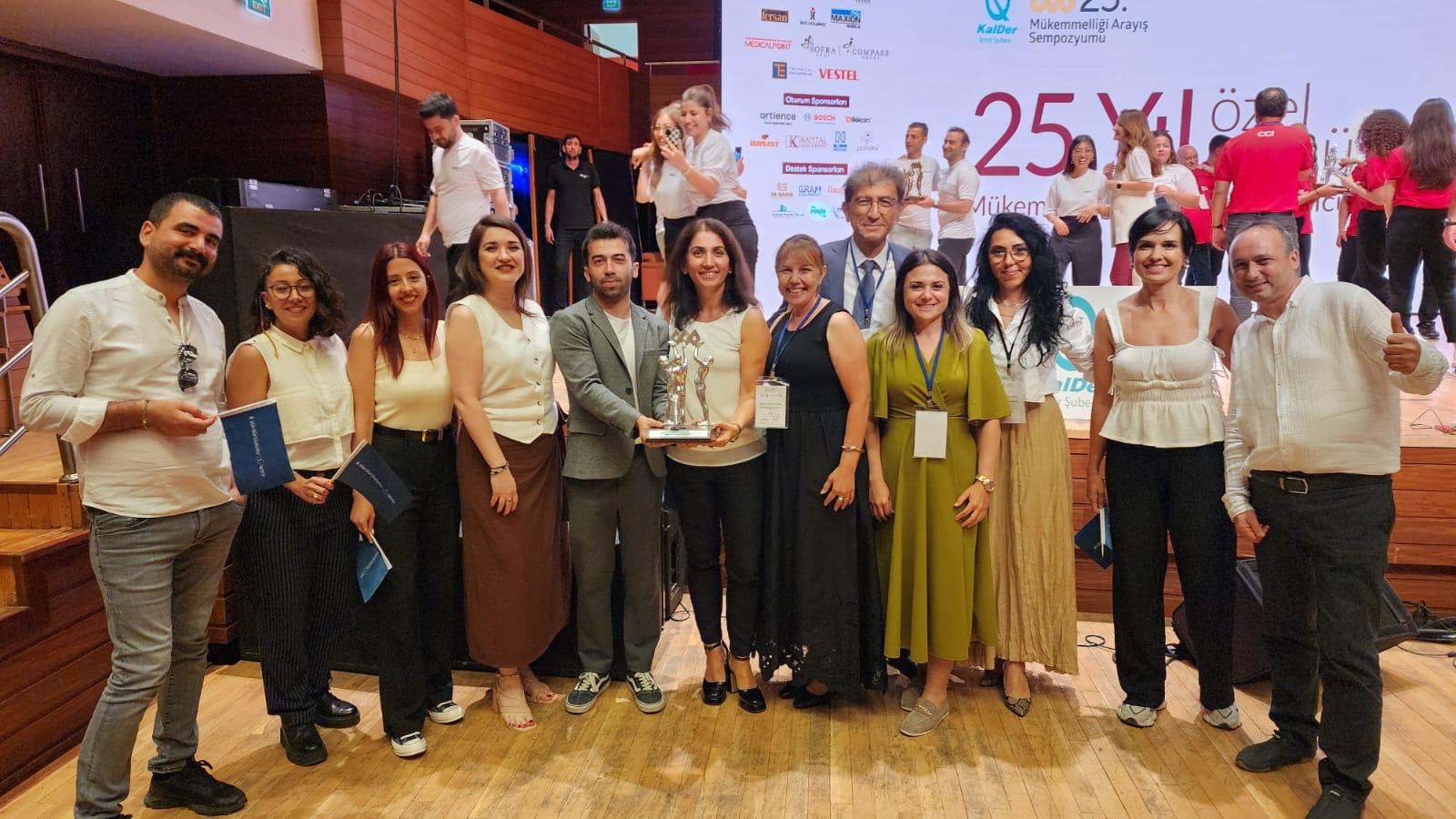 İzmir Büyükşehir Mükemmelliği Arayış Sempozyumu’ndan ödülle ayrıldı