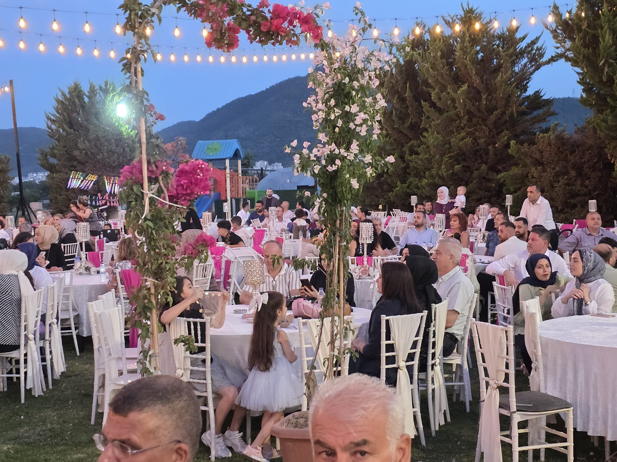 Alptekin ve Dündar Ailelerinin mutlu günü: Gülten ve Furkan Dünyaevine Girdi