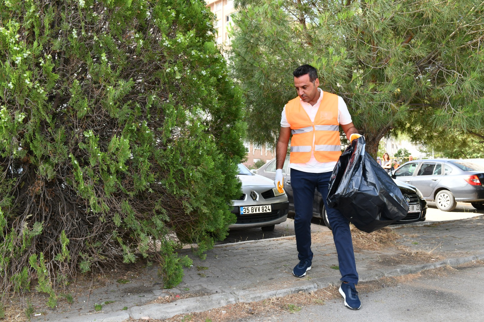 Çiğli’ye hizmette; eşitlik ve hızdan ödün yok Belediye Başkanı Onur Emrah Yıldız;  “ Her mahallemize dokunuyor, her sese kulak veriyoruz.”