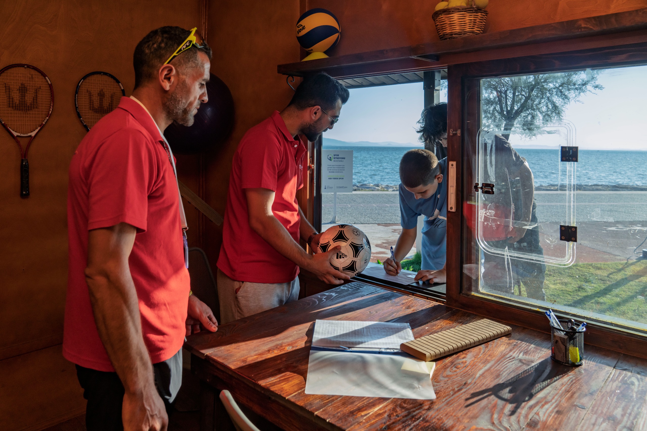 Spor istasyonlarının üçüncüsü Bostanlı’da hizmete açıldı