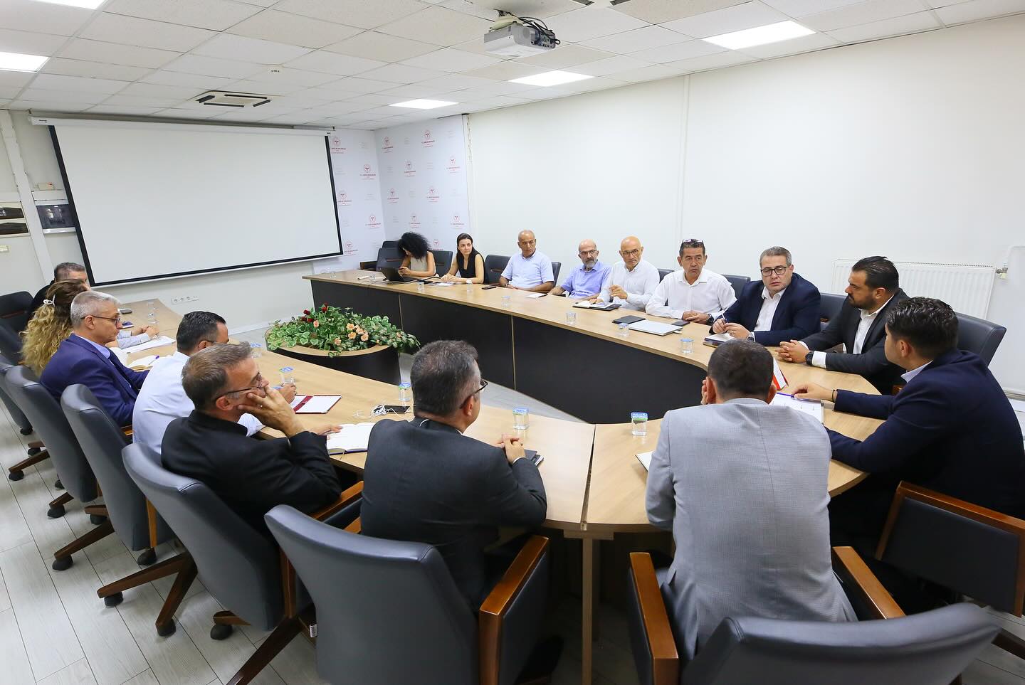 İzmir Sağlık Üst Yönetimi Toplandı: “Devletin İşini Süratle Yürütmeliyiz”