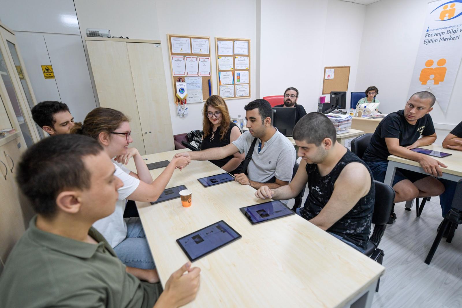 Nöroçeşitli gençlere istihdam köprüsü: İŞ İN