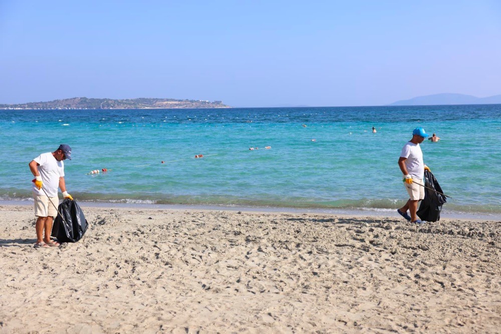 Çeşme Belediyesinden 19 plajda 7/24 temizlik
