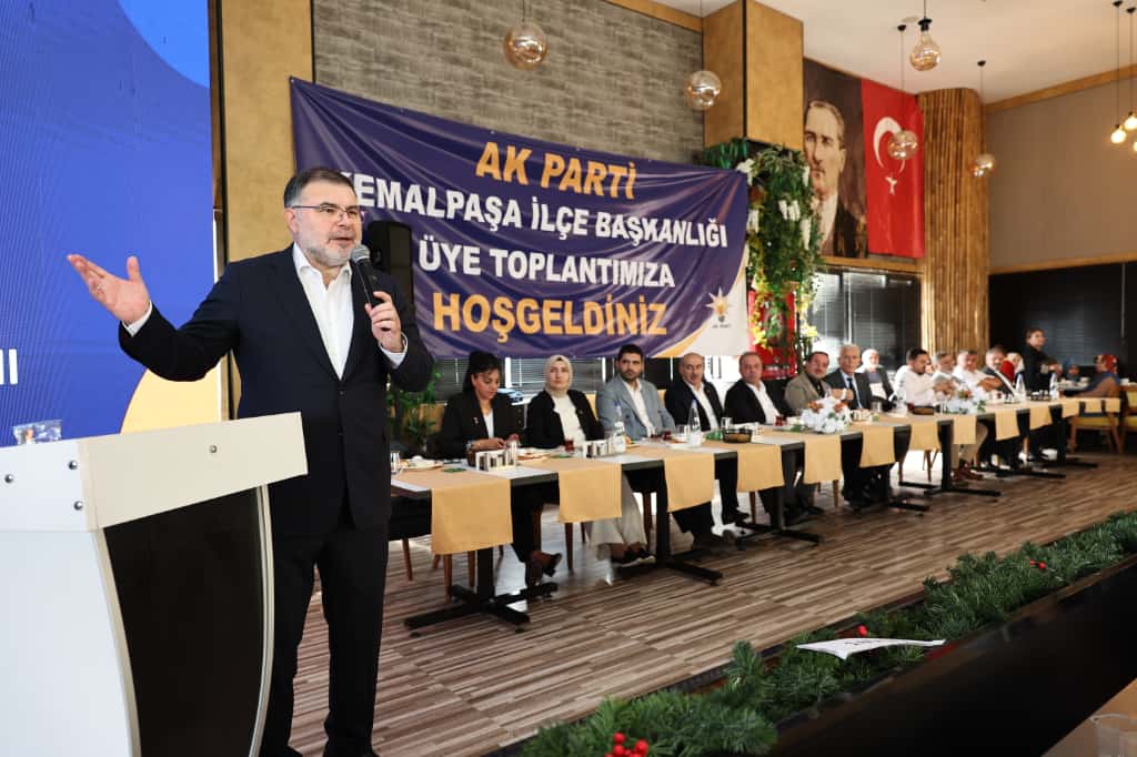 AK Parti İzmir İl Başkanı Saygılı, Kemalpaşa'da yeni üyelere rozet taktı, CHP'den de katılım var!