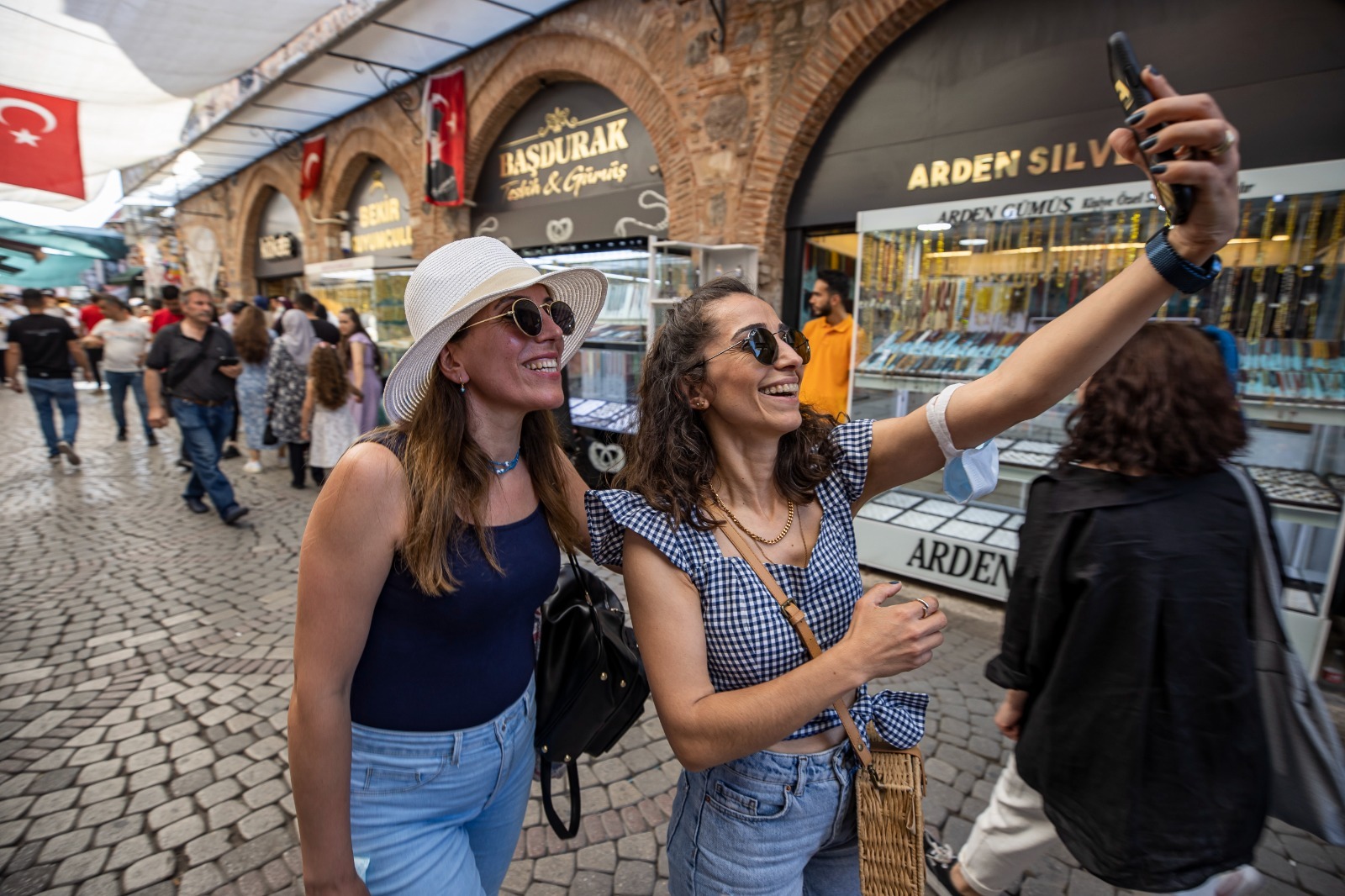 Başkan Tugay: Kemeraltı yakın gelecekte herkes için çekici bir yer olacak