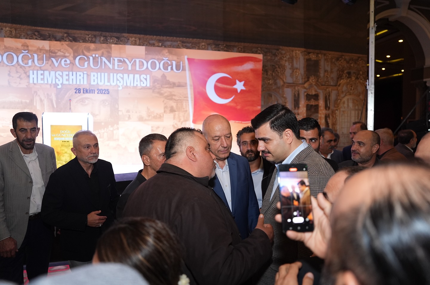 “Büyük Kardeşlik Sofrası” İzmir’de Kuruldu: İnan’dan Birlik ve Umut Mesajı