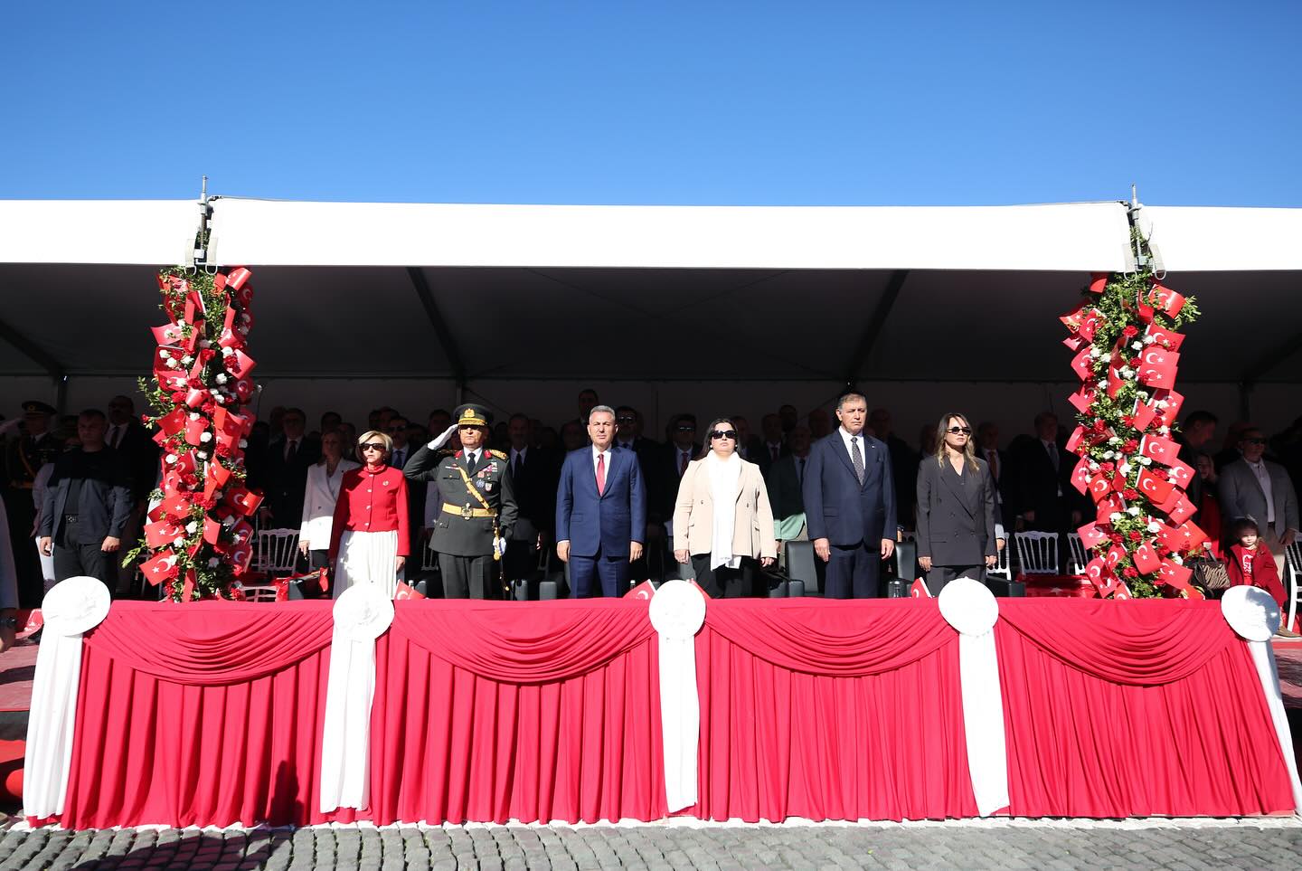 İzmir’de 29 Ekim Coşkusu: İl Sağlık Müdürlüğü’nden Cumhuriyet Kutlamalarına Katılım