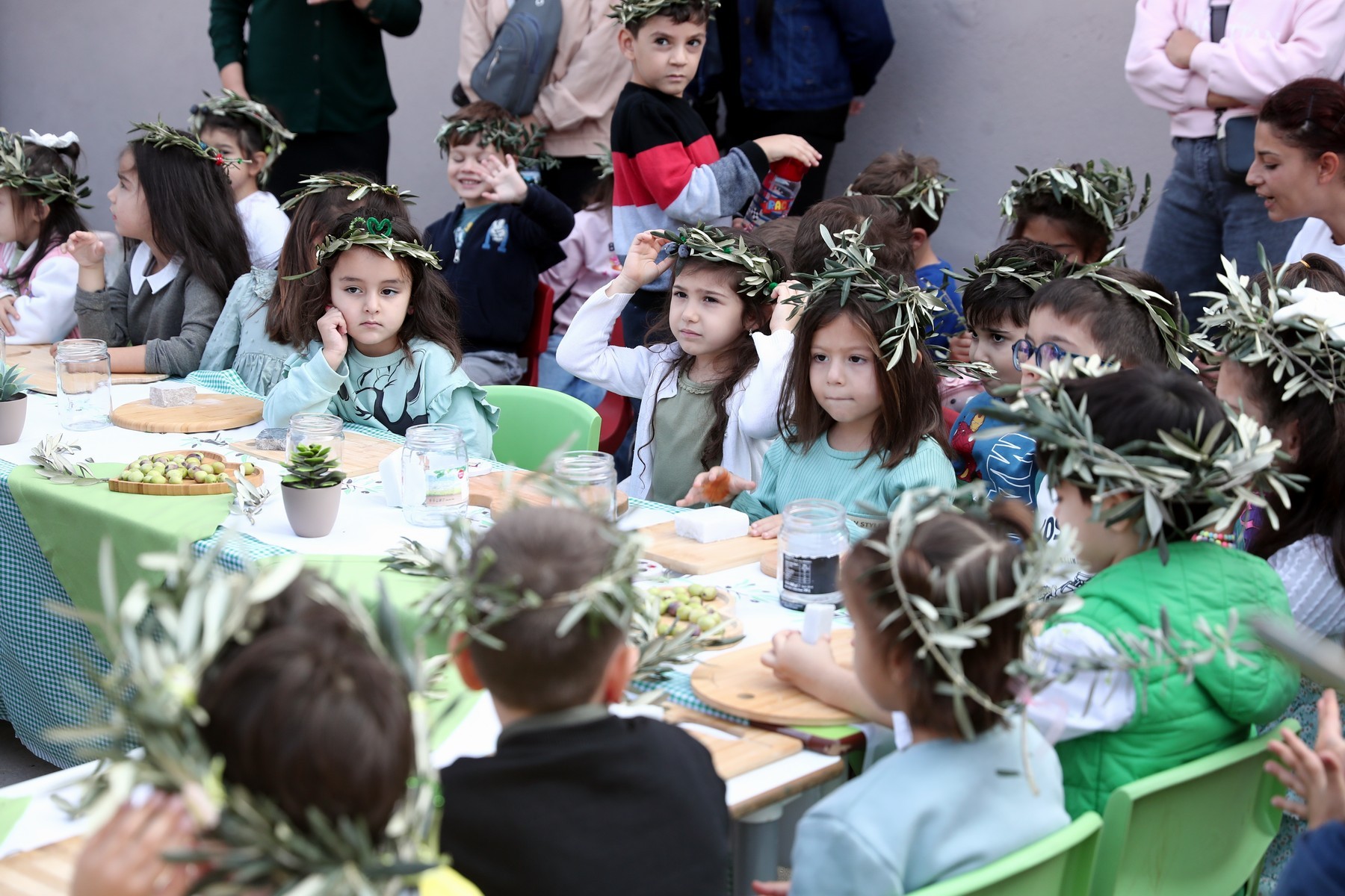 Minik Eller Zeytinle Buluştu