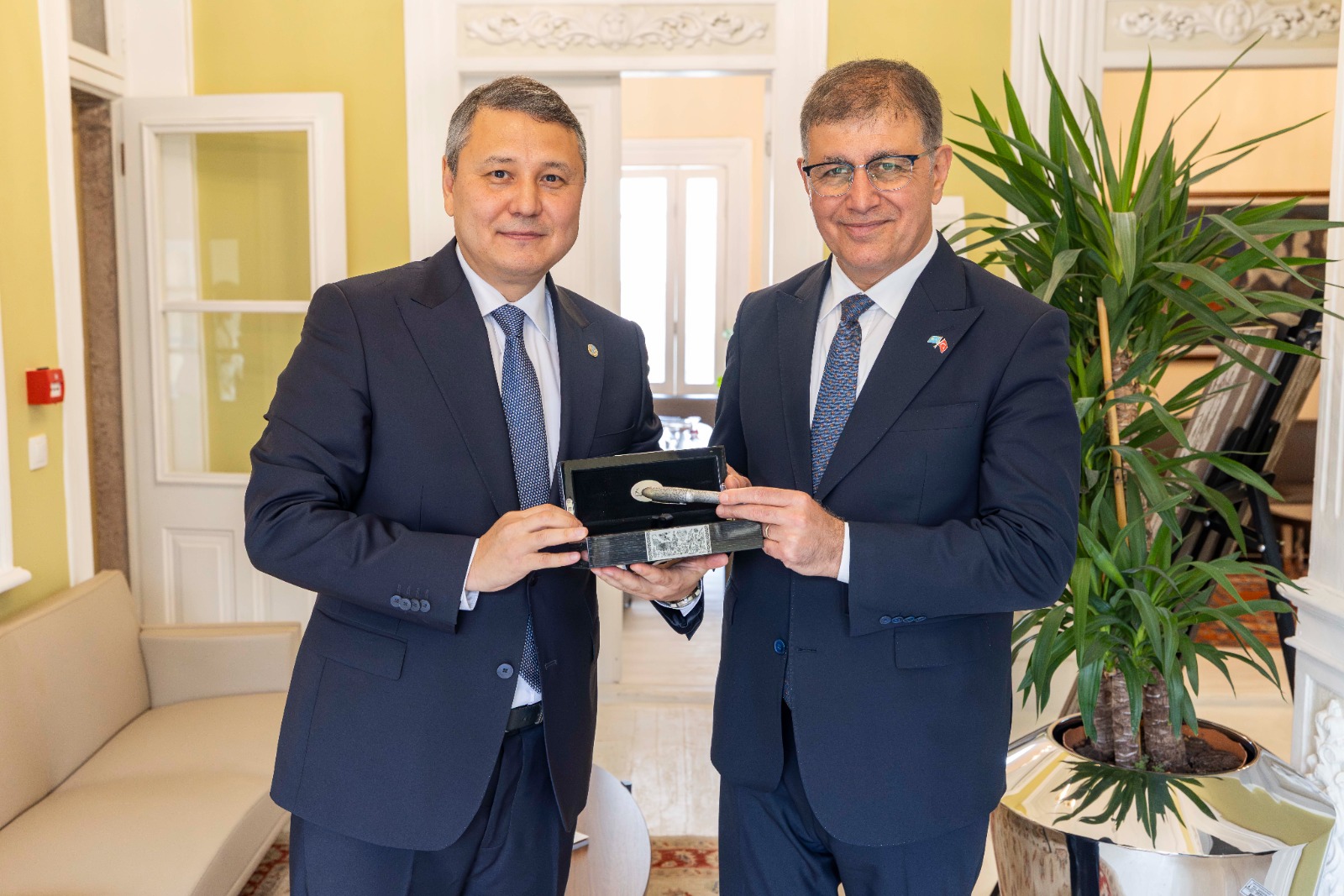 BAŞKAN TUGAY “AY YILDIZLI KONAK” SEÇİMİNİ ANLATTI : “AMACIM ŞEHRİN BU BÖLGESİNİN GELİŞİMİNE KATKIDA BULUNMAK”