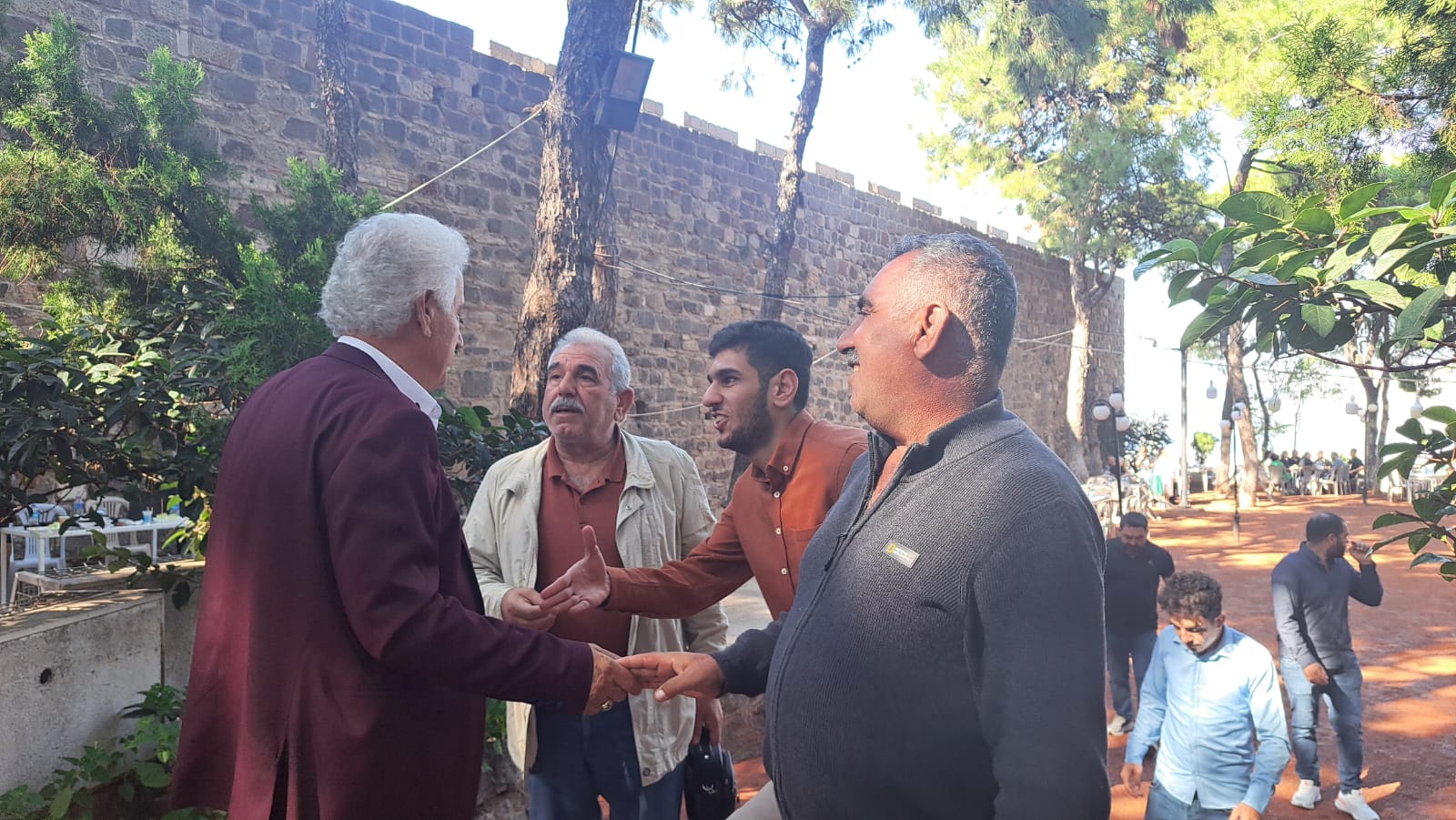 SALİH ERKEK YAKINLARINI KADİFEKALE'DE BULUŞTURDU