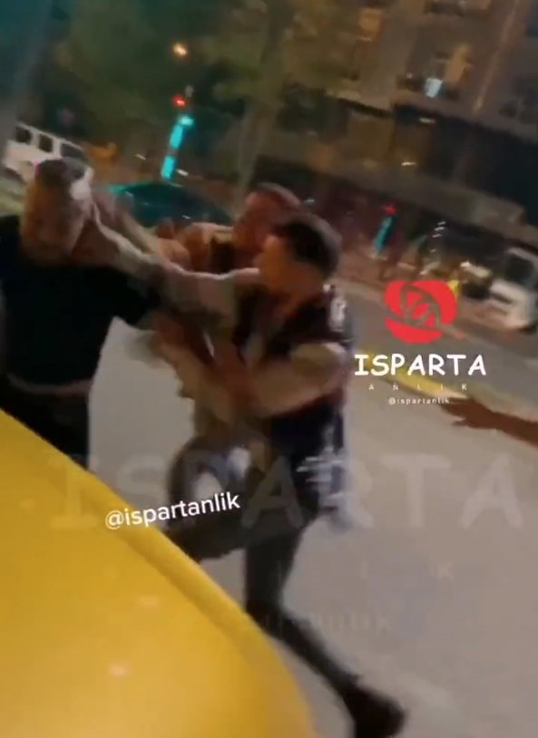 Sosyal medya fenomeni feci şekilde dayak yedi!