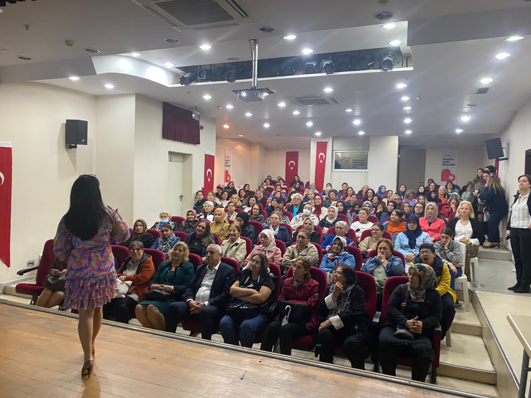 Başkan Sandal, “Şiddetin karşısında kadınlarımızın yanındayız”