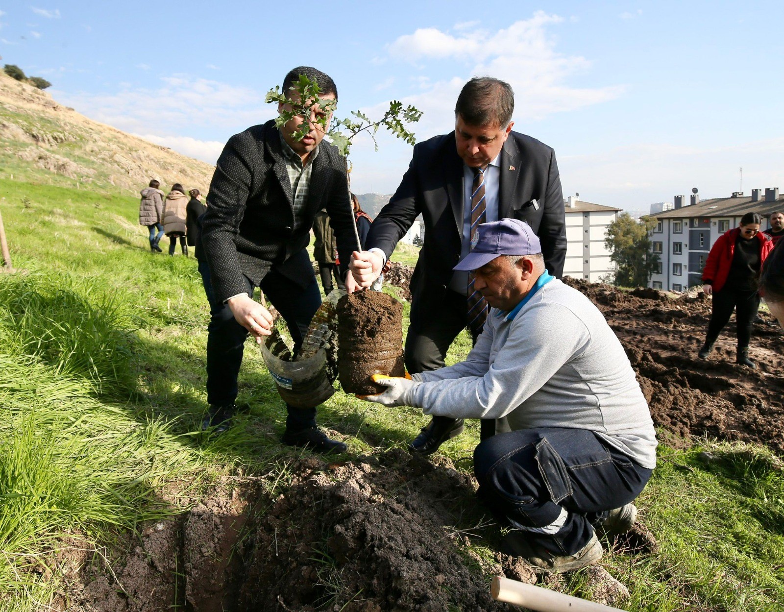 Karşıyaka’da ağaç varlığı hızla artmaya devam ediyor