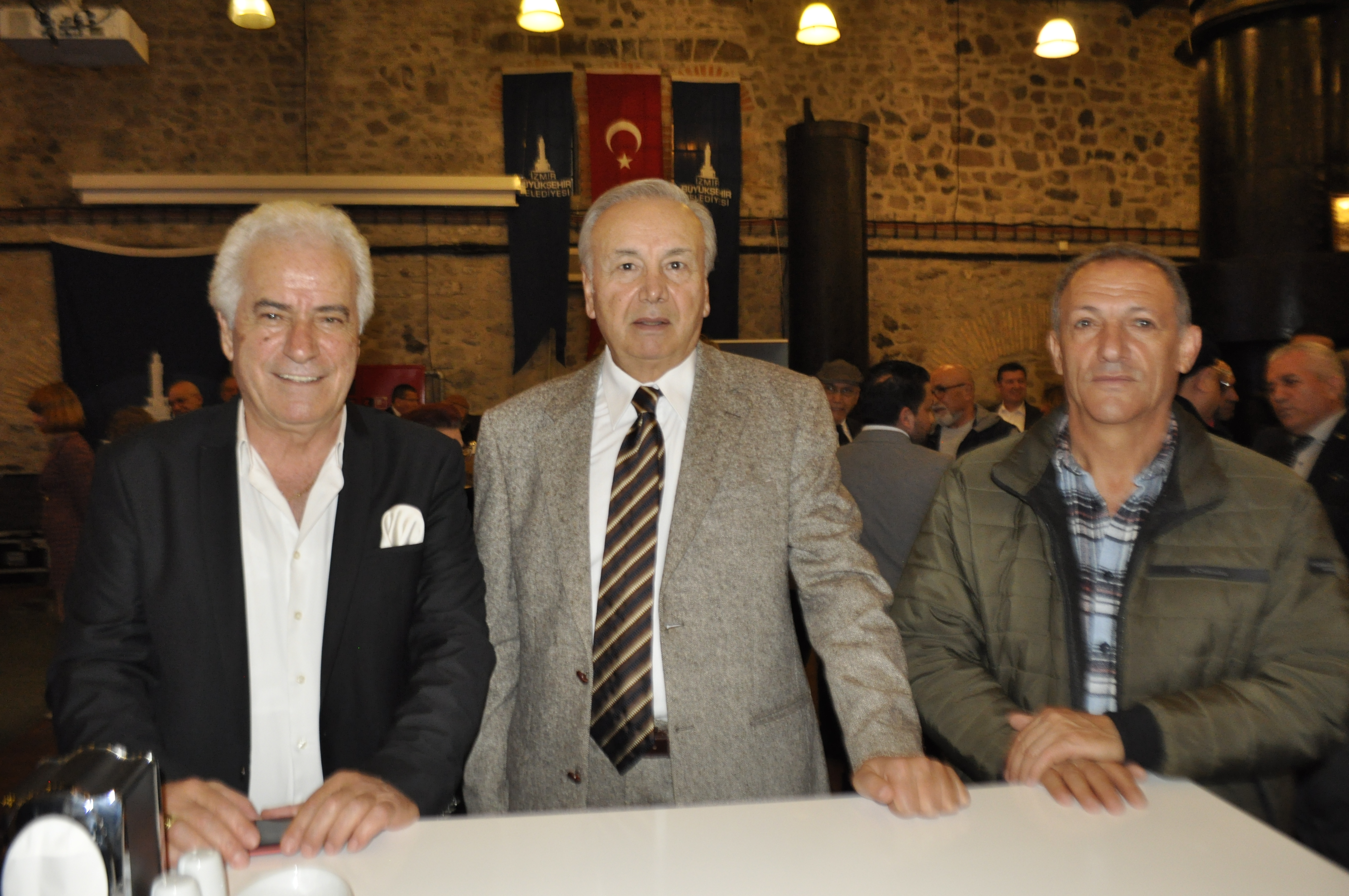 "İz Bırakanlar" ödüllerini aldı