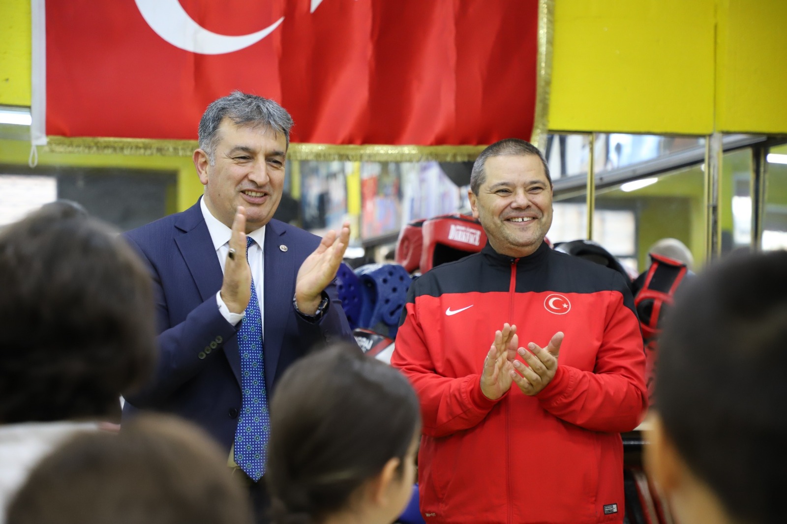 GENÇLİK VE SPOR İL MÜDÜRÜNDEN BAŞARILI SPOR KULÜBÜNE ZİYARET