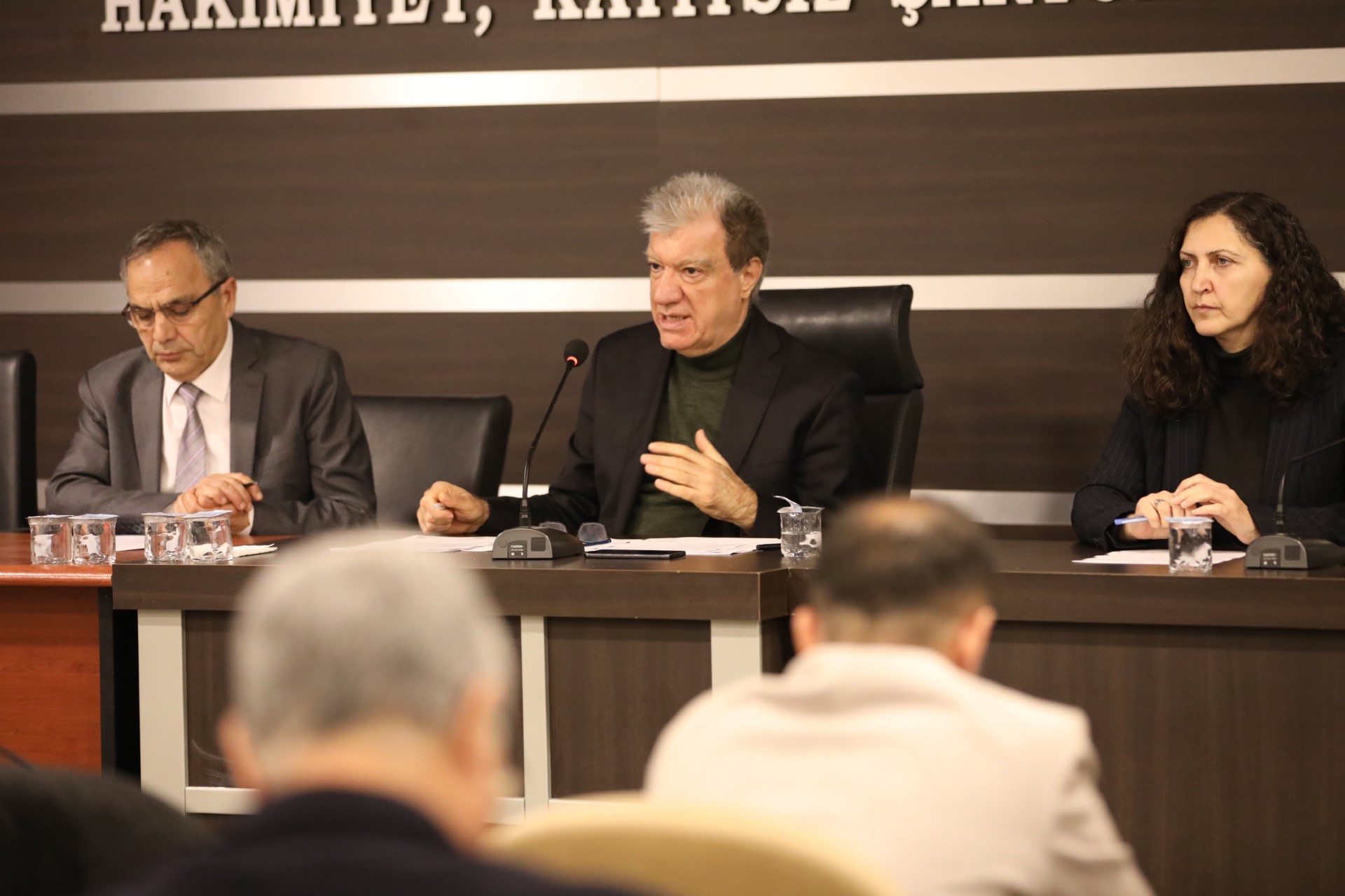 NARLIDERE MECLİSİ'NDE 6 ŞUBAT DEPREMİ'NDE HAYATI KAYBEDENLER İÇİN SAYGI DURUŞU