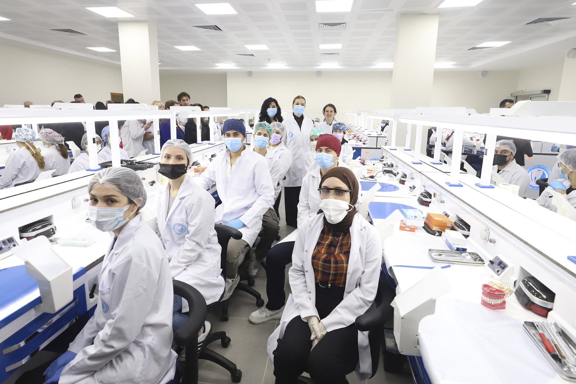 DEÜ'DEN BİR SAĞLIK YATIRIMI DAHA: PREKLİNİK LABORATUVARI HİZMETE ALINDI