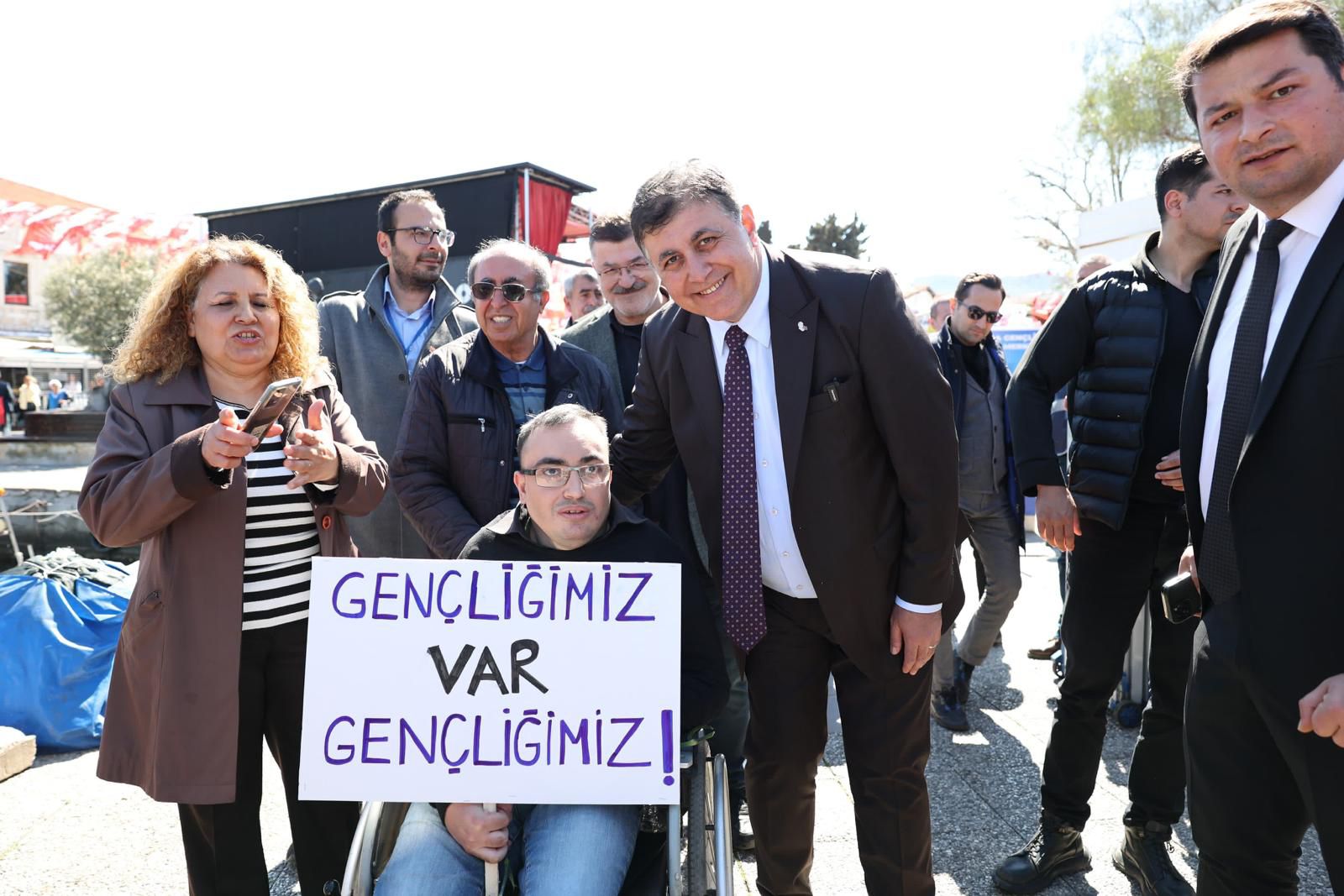 CHP Genel Başkanı Özel: İzmir'e kayyum atamaya çalışıyor