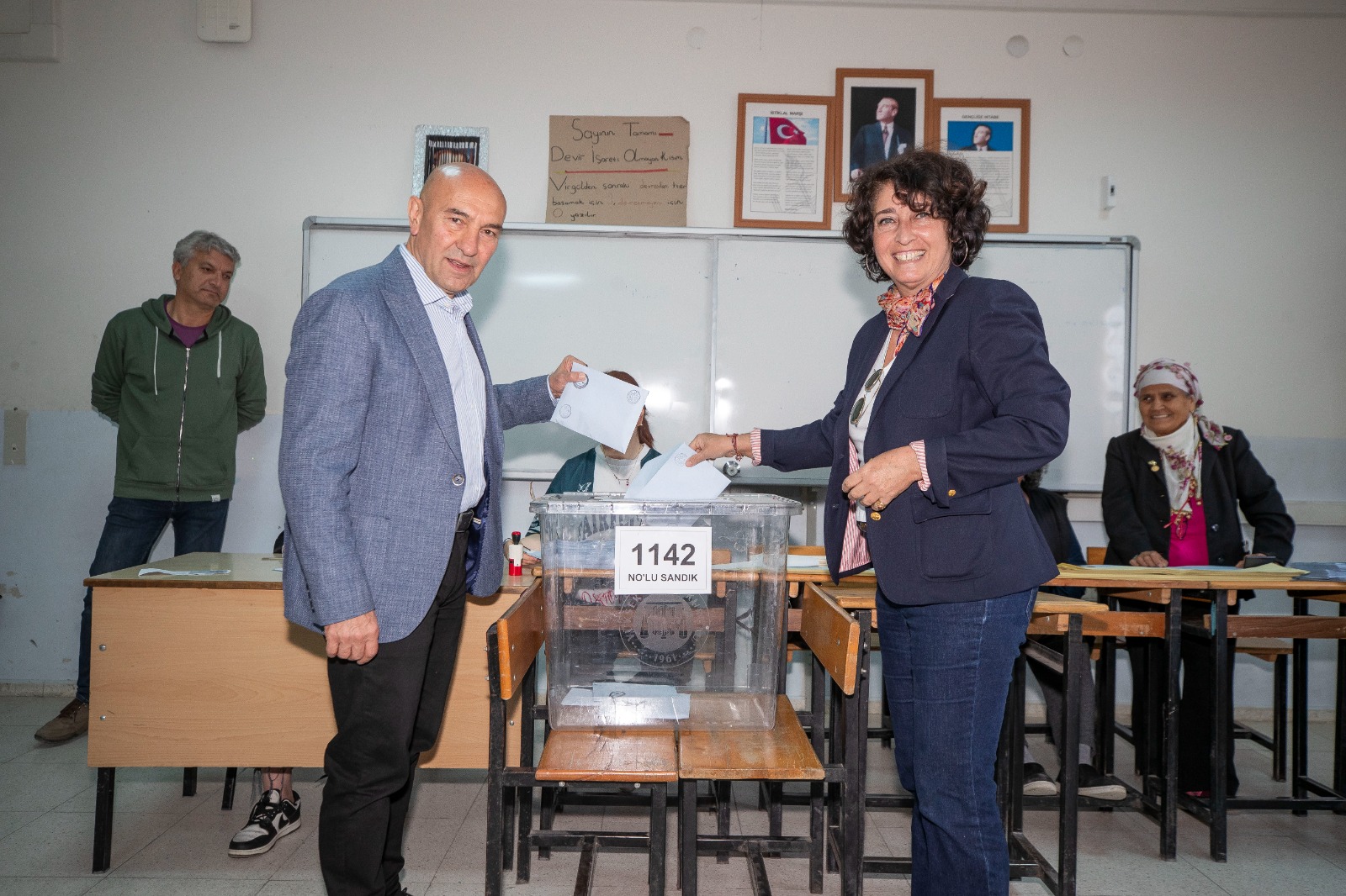 Tunç Soyer oyunu kullandı; Demokrasi mesajı verdi