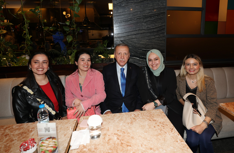 Cumhurbaşkanı Erdoğan vatandaşlarla sohbet etti