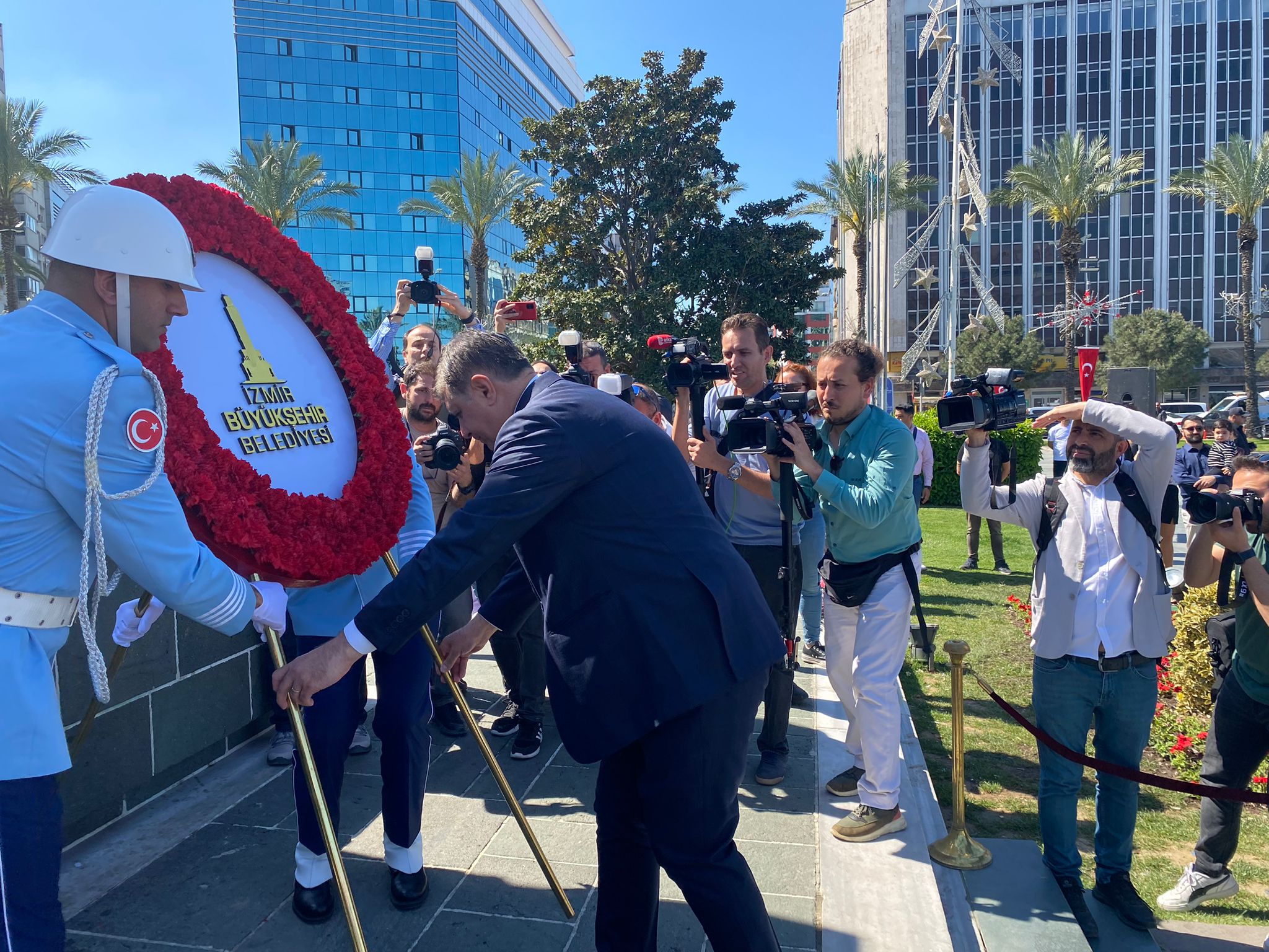 Tunç Soyer görevini Cemil Tugay'a devretti!
