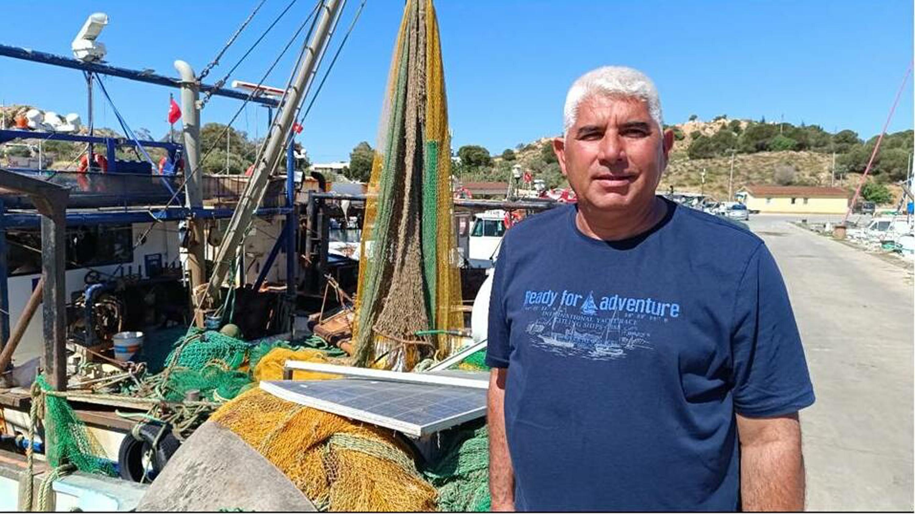 Av yasağı başladı; Foça'da tekneler kıyıya çekildi