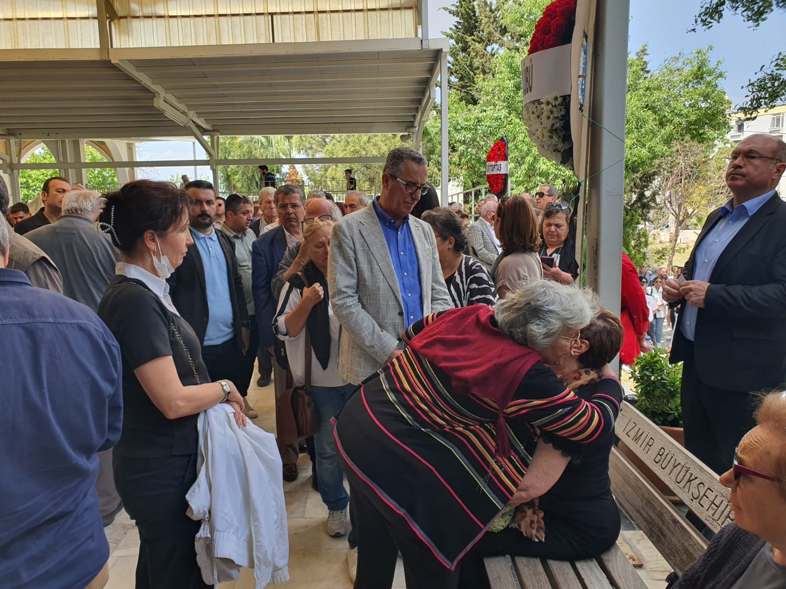 Tüm siyasi partililerin sevilen abisi Recai Acar, son yolculuğuna uğurlandı